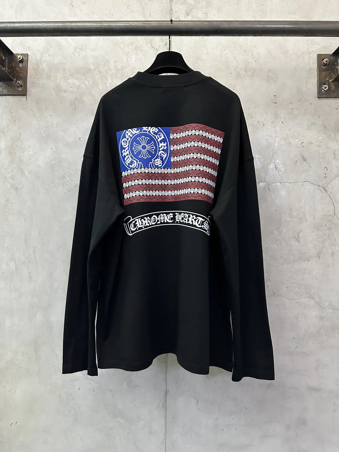 Logo-Print Long-Sleeve Cotton T-Shirt D22023741 — view 2