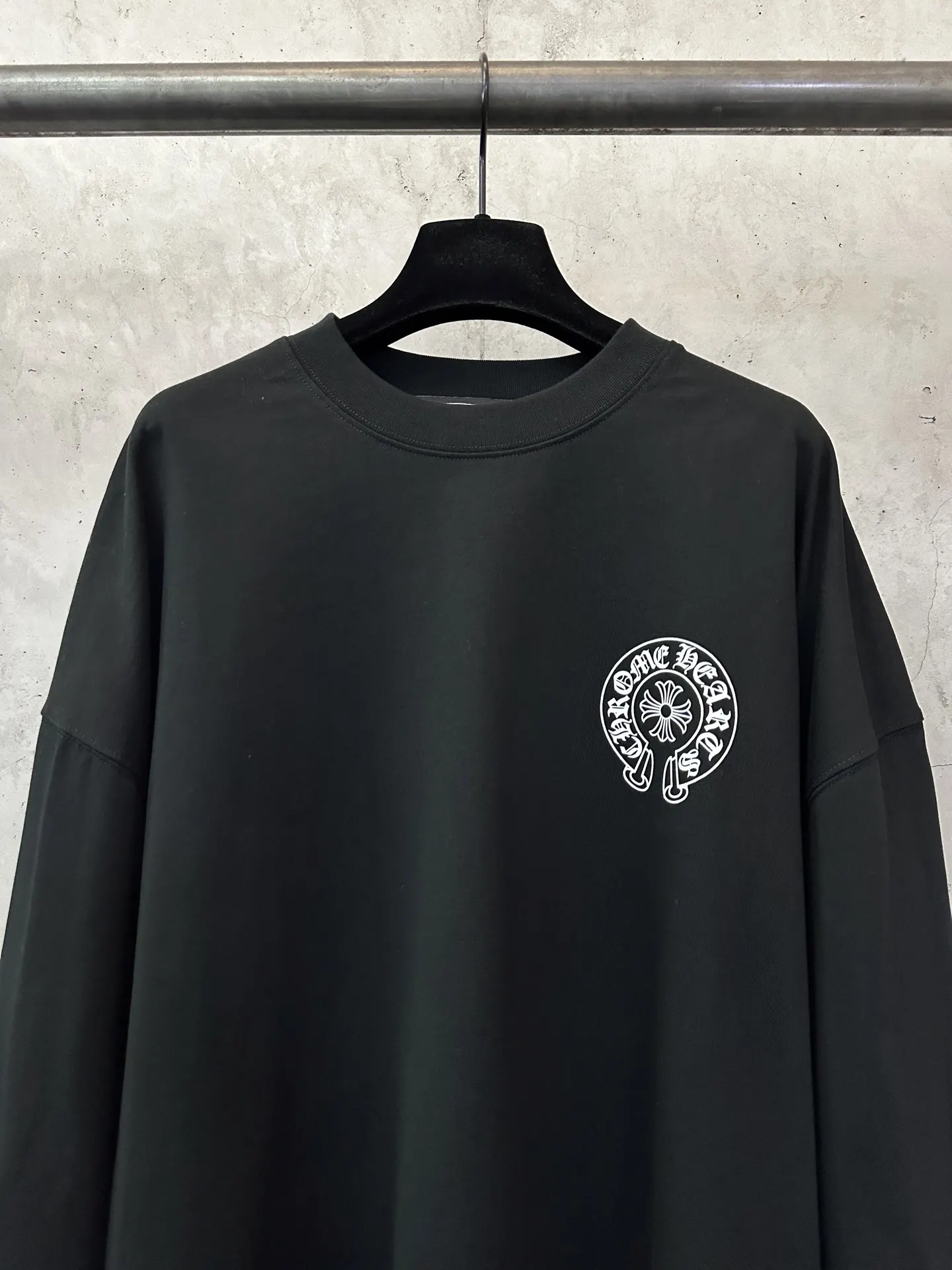 Logo-Print Long-Sleeve Cotton T-Shirt D22023741 — view 3