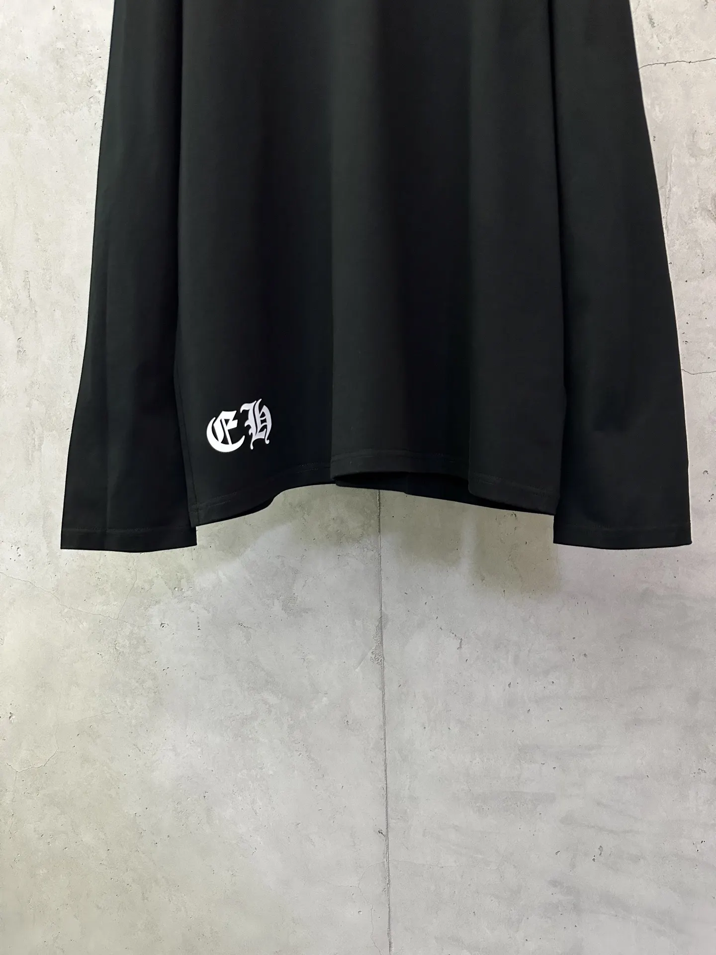 Logo-Print Long-Sleeve Cotton T-Shirt D22023741 — view 4