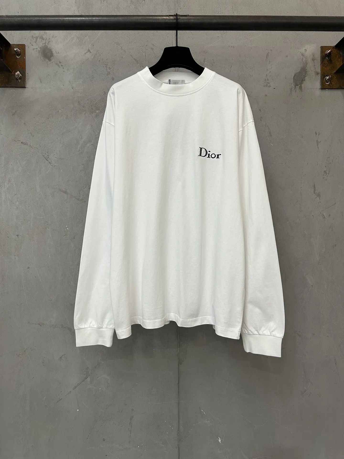 Logo Embroidered Long-Sleeve T-Shirt D22022220