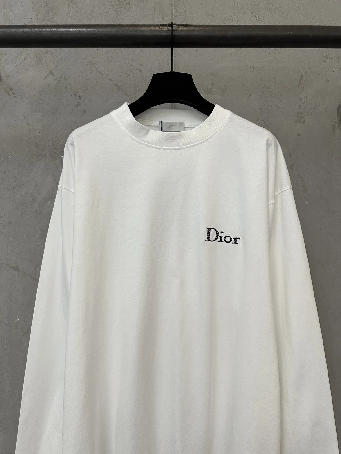 Logo Embroidered Long-Sleeve T-Shirt D22022220 — view 3