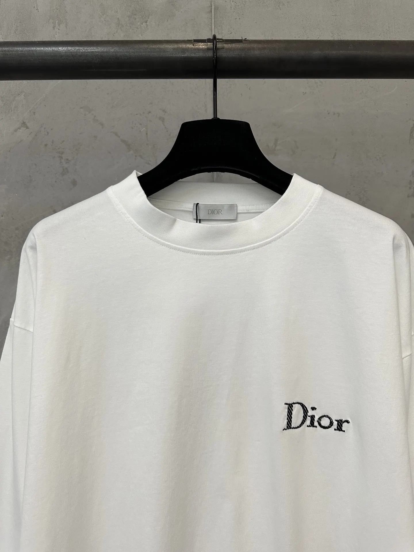 Logo Embroidered Long-Sleeve T-Shirt D22022220 — view 5