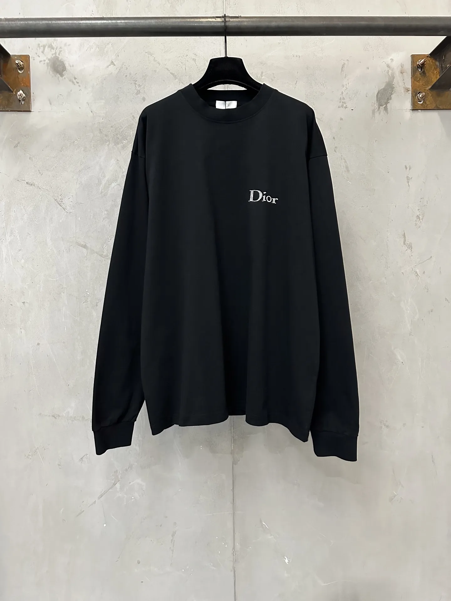 Logo Embroidered Long-Sleeve T-Shirt D22022221