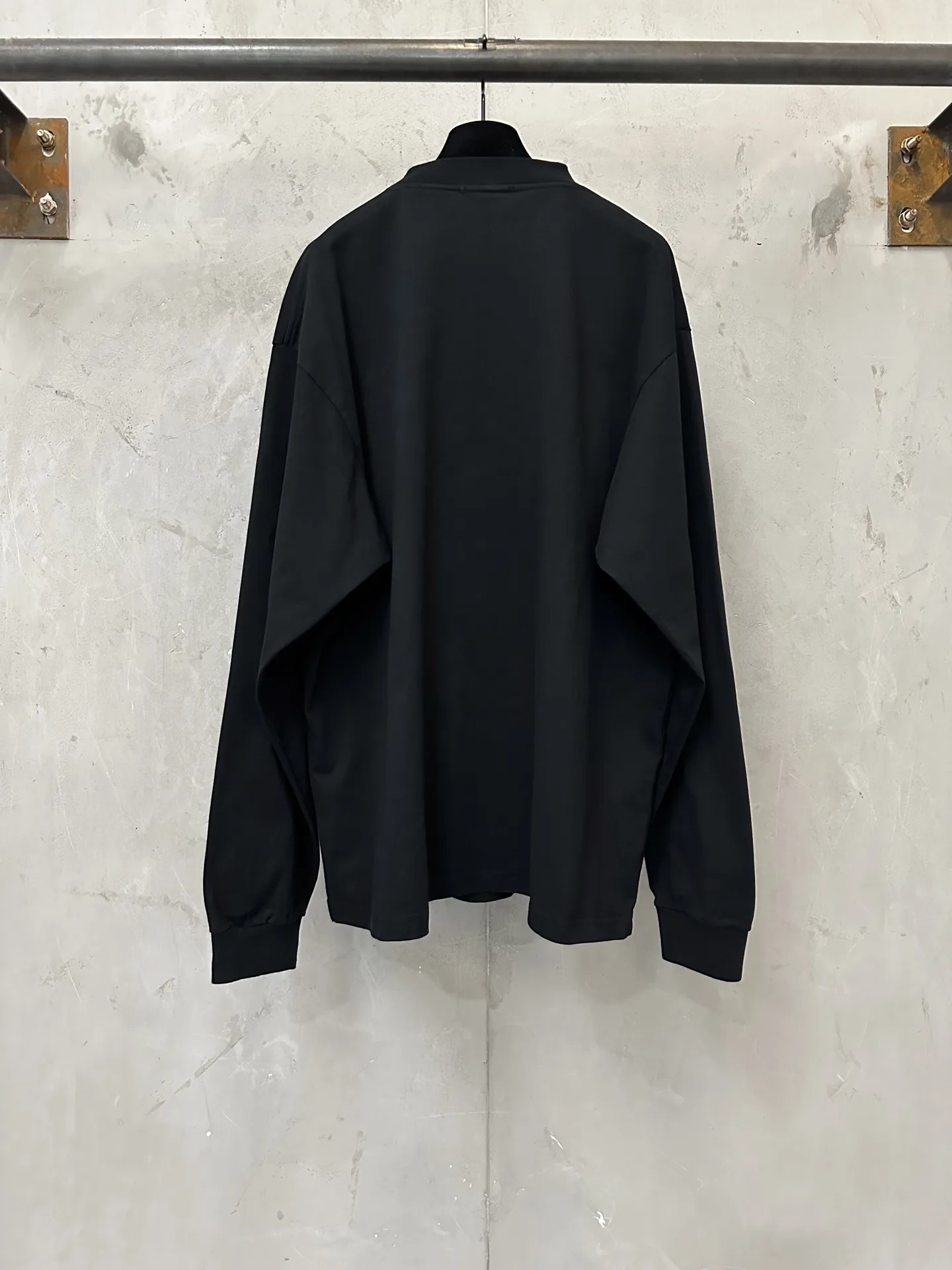 Logo Embroidered Long-Sleeve T-Shirt D22022221 — view 2