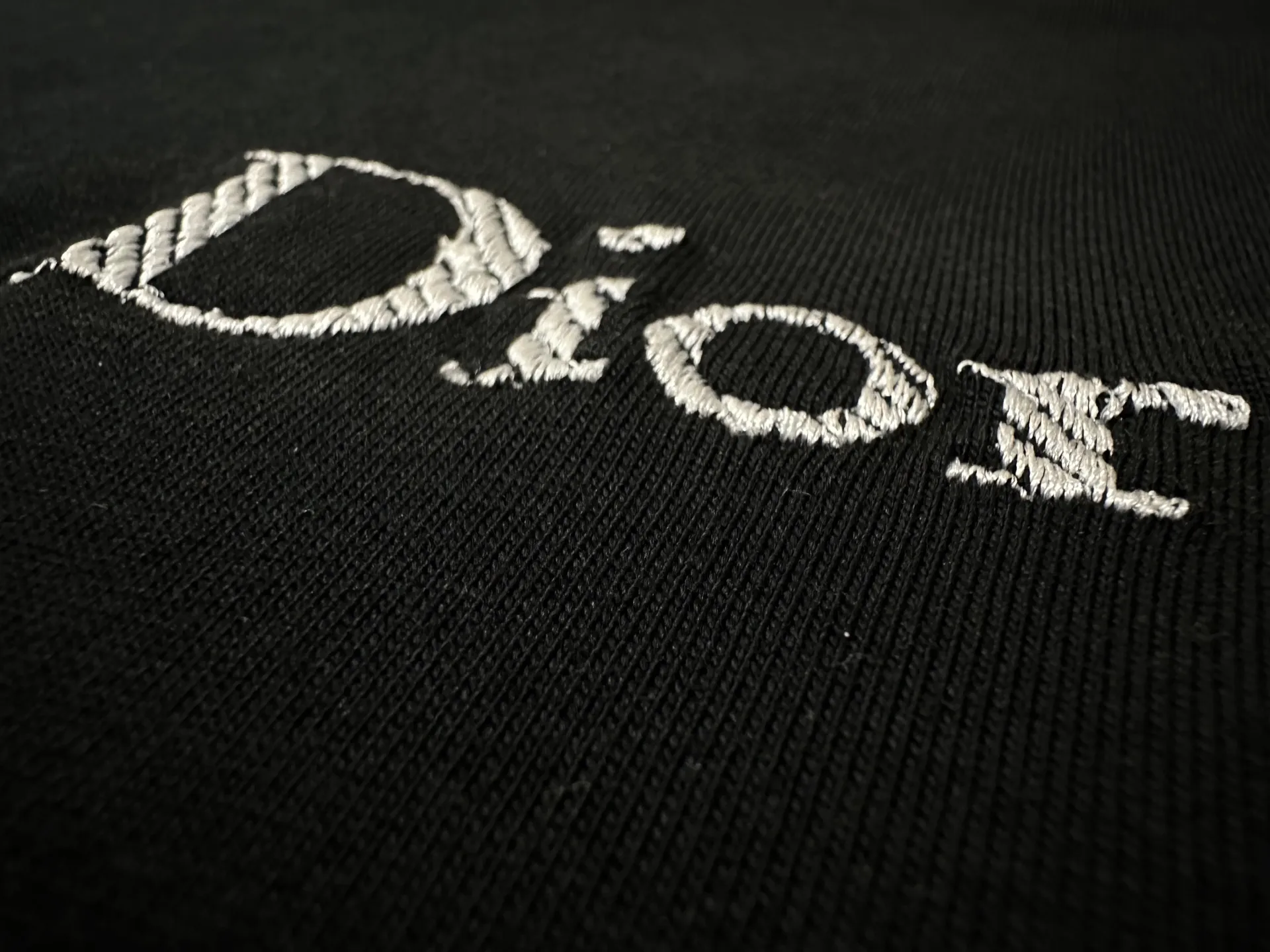 Logo Embroidered Long-Sleeve T-Shirt D22022221 — view 8