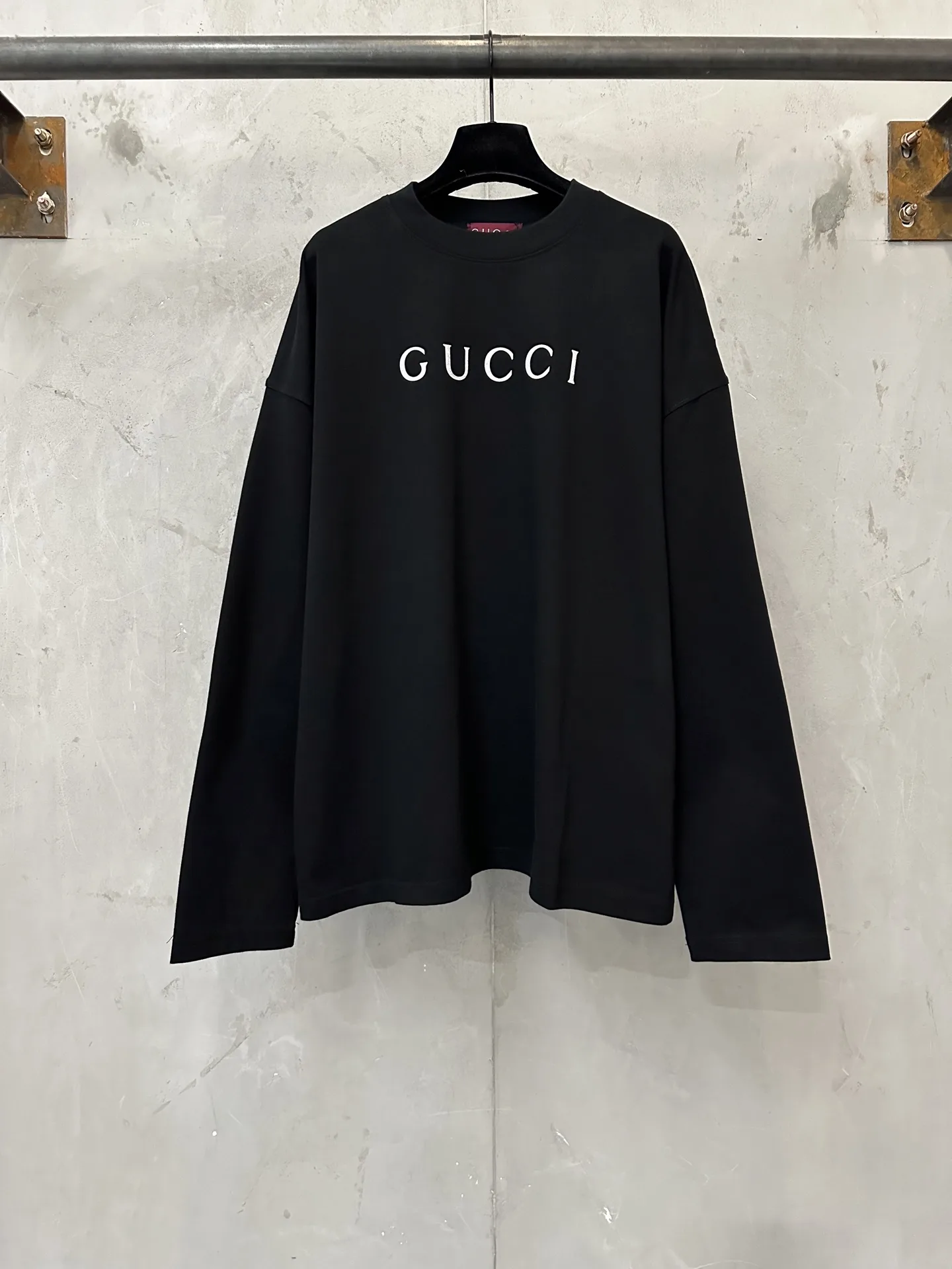 Gucci Glitter Logo Long-Sleeve T-Shirt D22022293