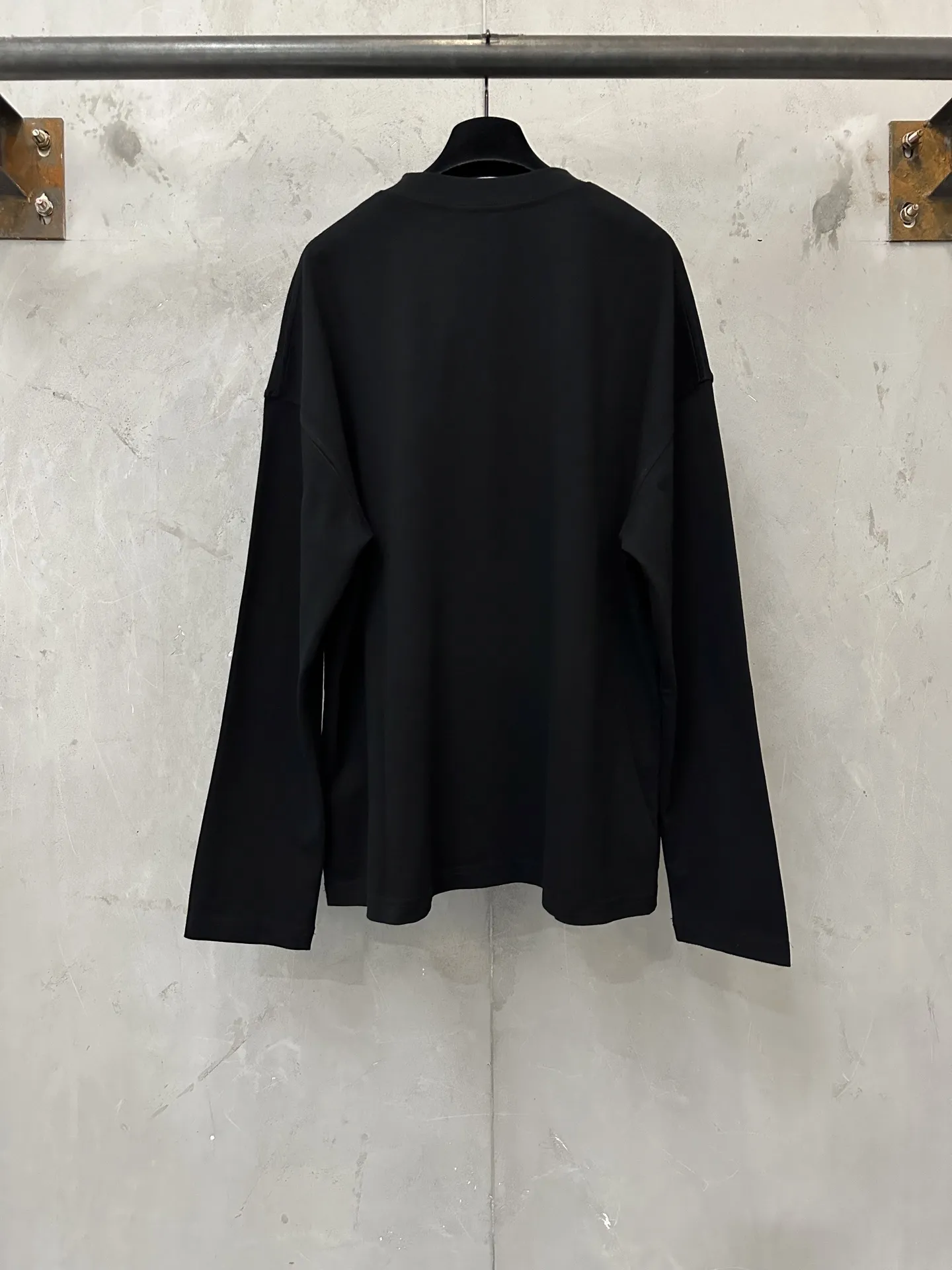 Gucci Glitter Logo Long-Sleeve T-Shirt D22022293 — view 2