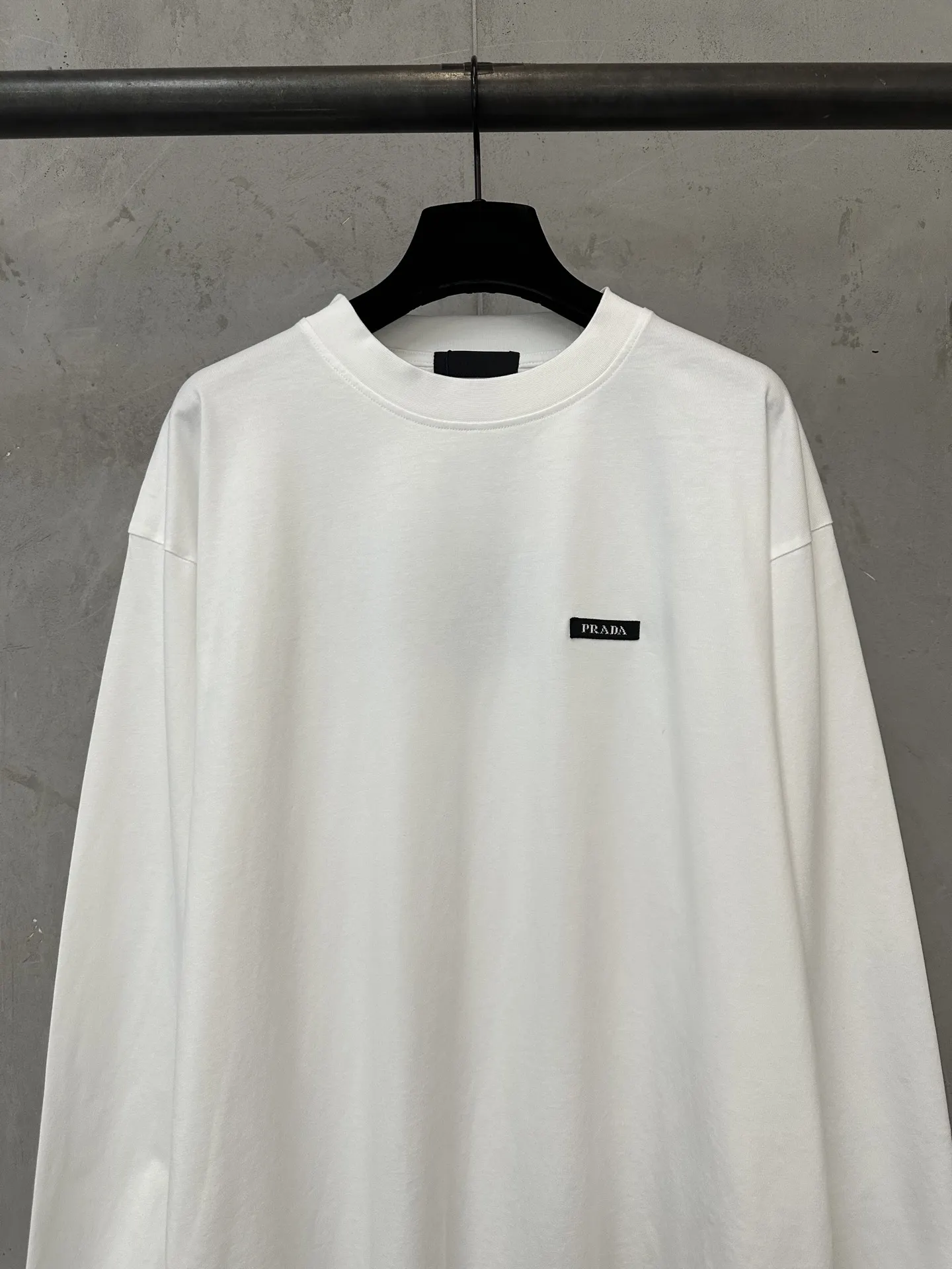 Logo-Patch Long-Sleeve Cotton T-Shirt D22022209 — view 3