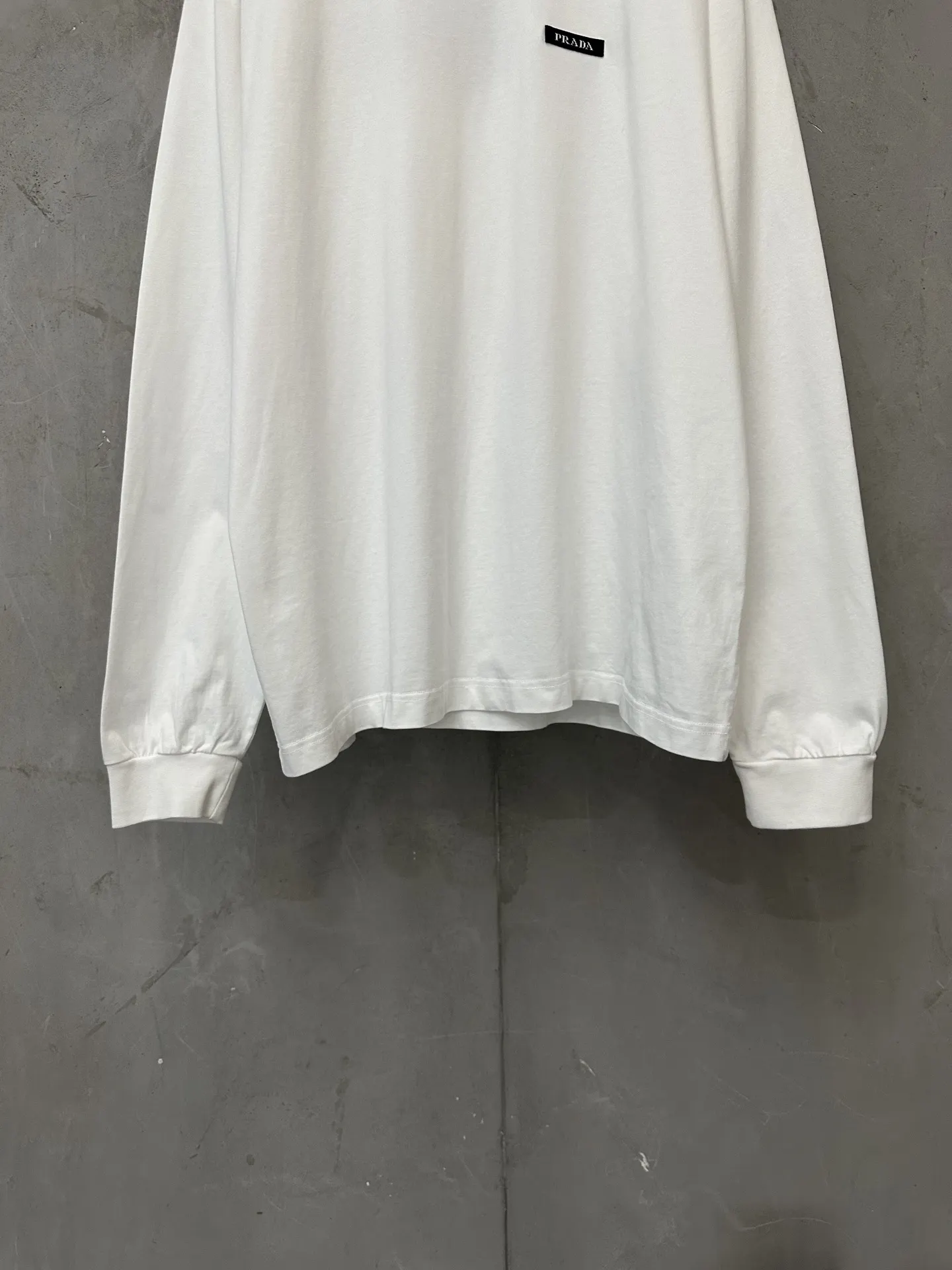 Logo-Patch Long-Sleeve Cotton T-Shirt D22022209 — view 4
