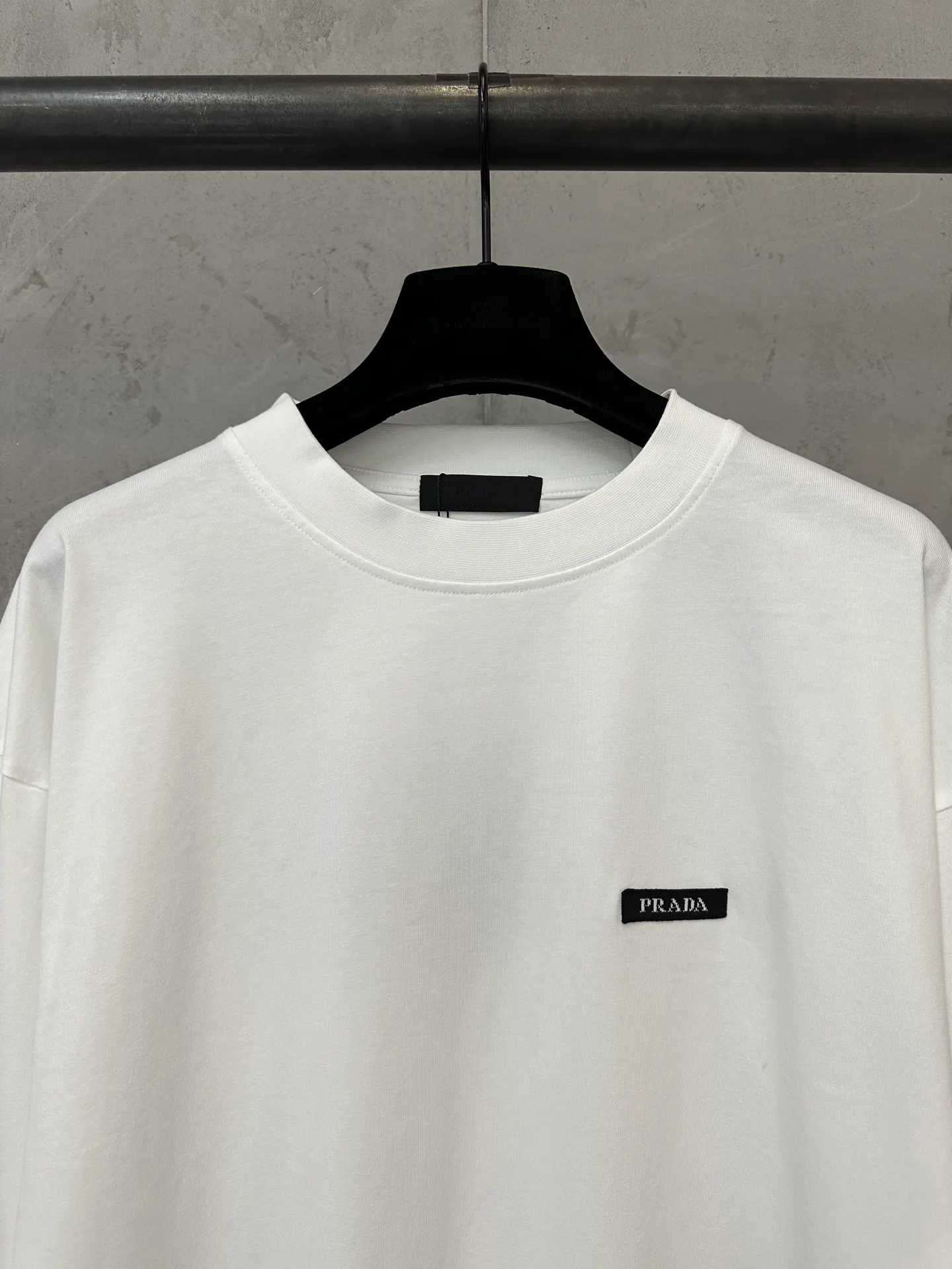 Logo-Patch Long-Sleeve Cotton T-Shirt D22022209 — view 5