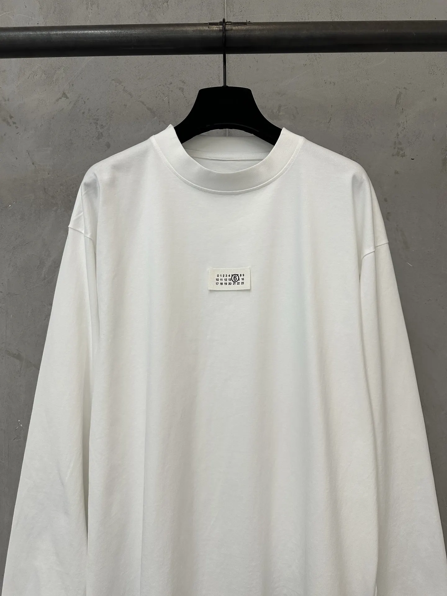 MM6 Maison Margiela Logo Patch Long-Sleeve T-Shirt D22023077 — view 3