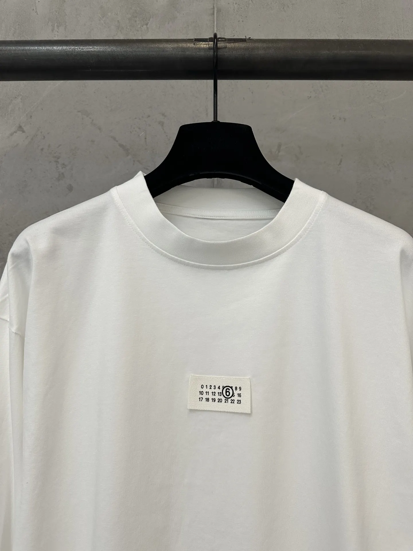 MM6 Maison Margiela Logo Patch Long-Sleeve T-Shirt D22023077 — view 5