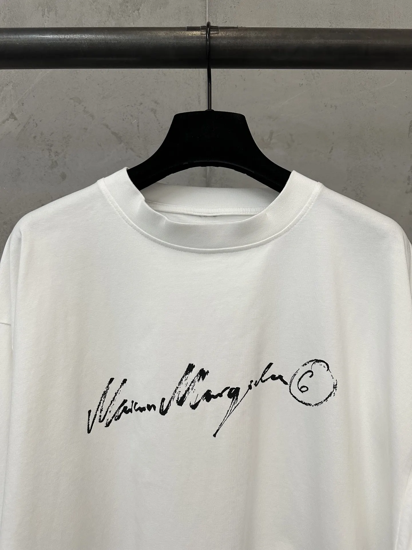 MM6 Maison Margiela Signature Logo Long-Sleeve T-Shirt D22023157 — view 5