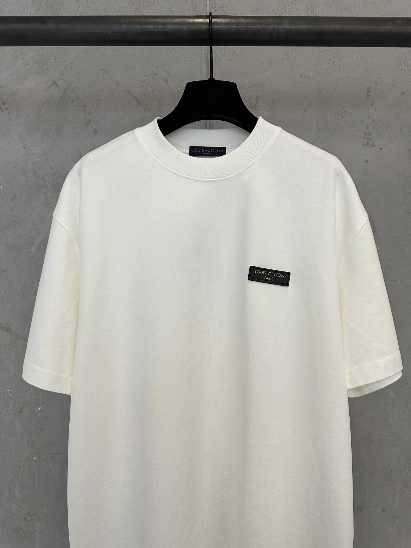 Logo Leather Patch Heavyweight Cotton T-Shirt D22011894 — view 3