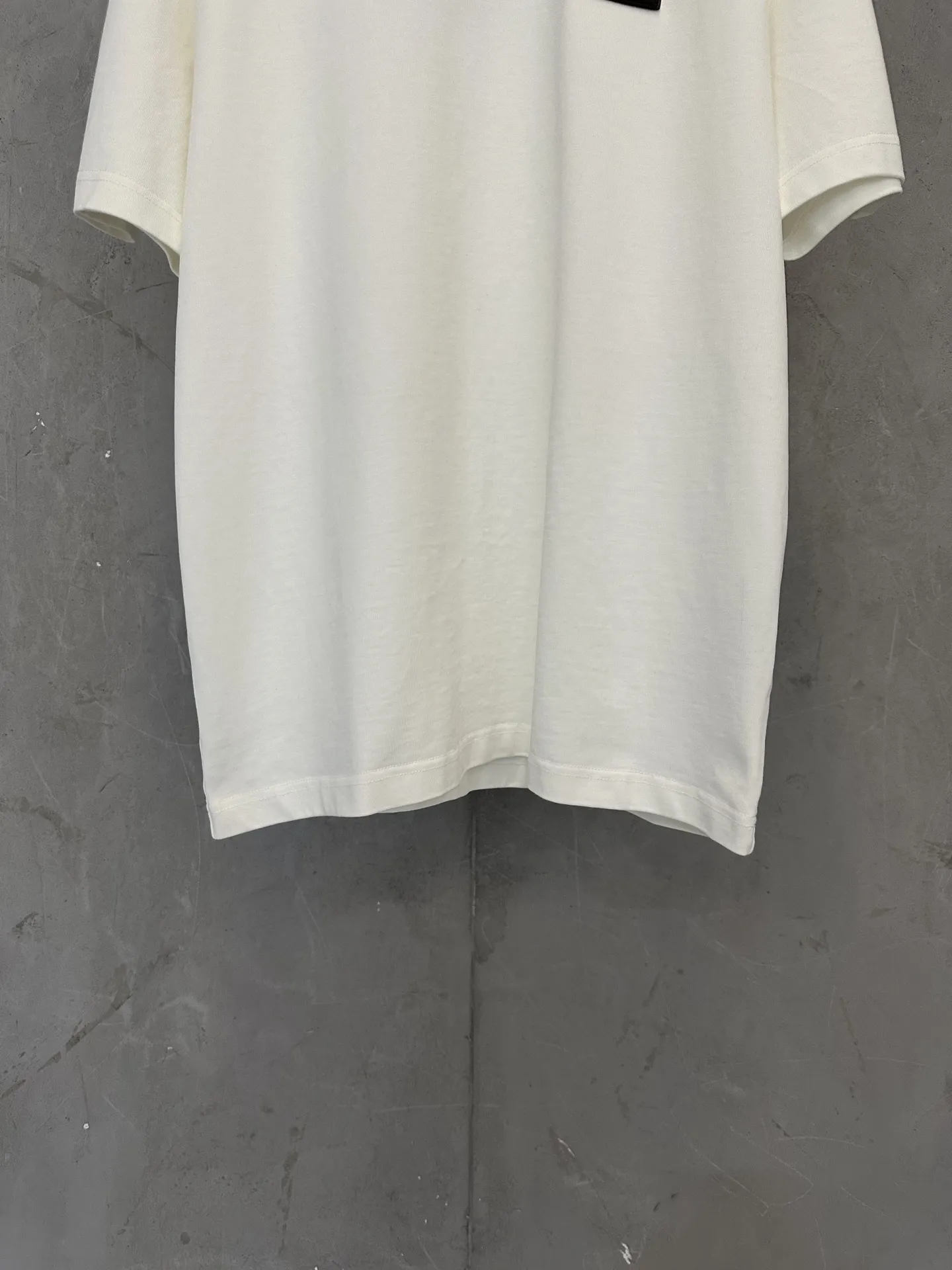 Logo Leather Patch Heavyweight Cotton T-Shirt D22011894 — view 4