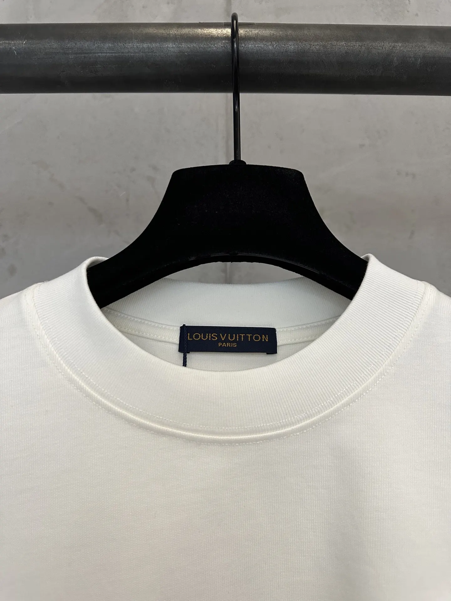 Logo Leather Patch Heavyweight Cotton T-Shirt D22011894 — view 7
