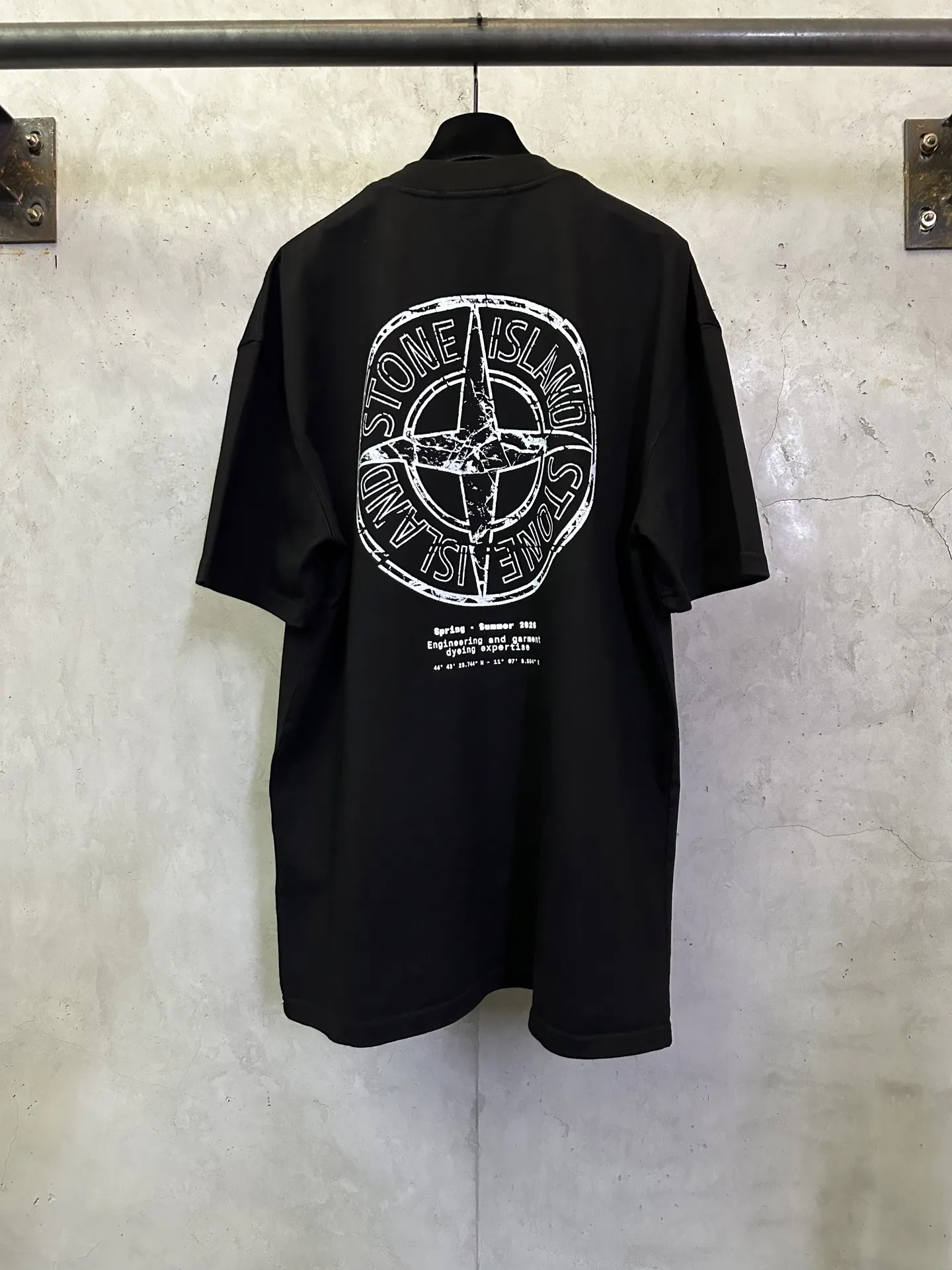 Stone Island Compass Logo Heavyweight Cotton T-Shirt D22012337 — view 2