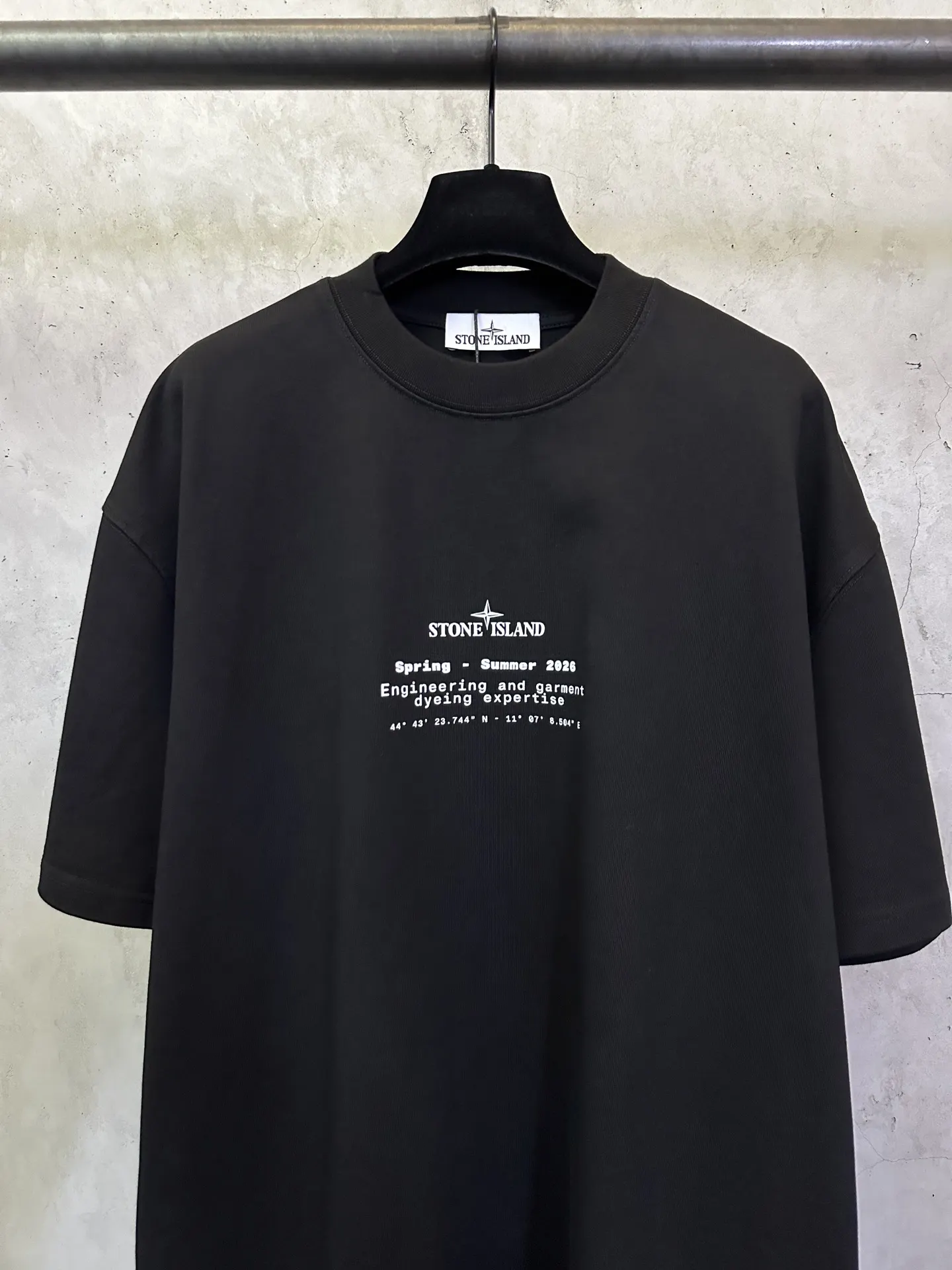 Stone Island Compass Logo Heavyweight Cotton T-Shirt D22012337 — view 3