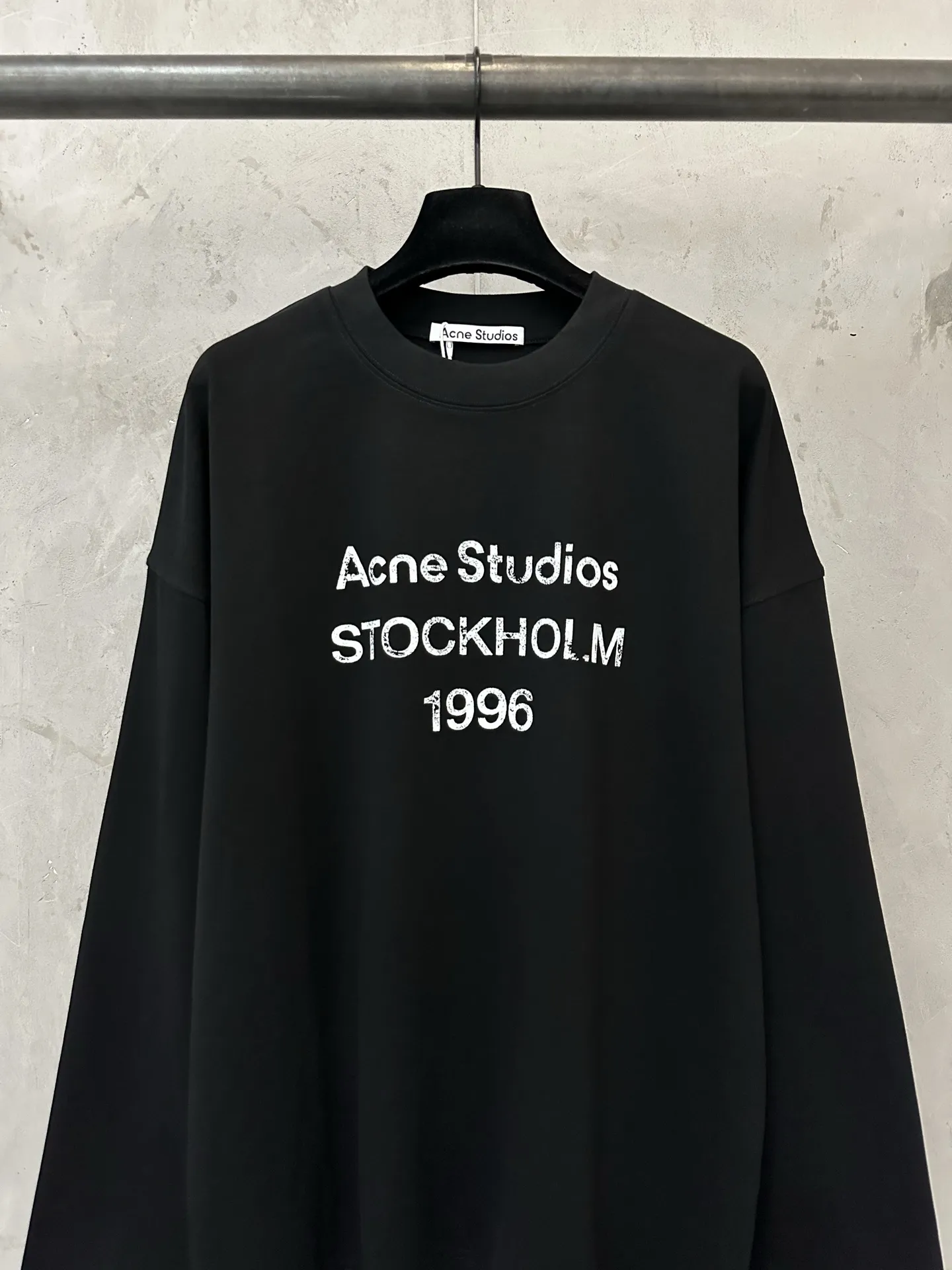 Logo Print Long-Sleeve T-Shirt D23023133 — view 3