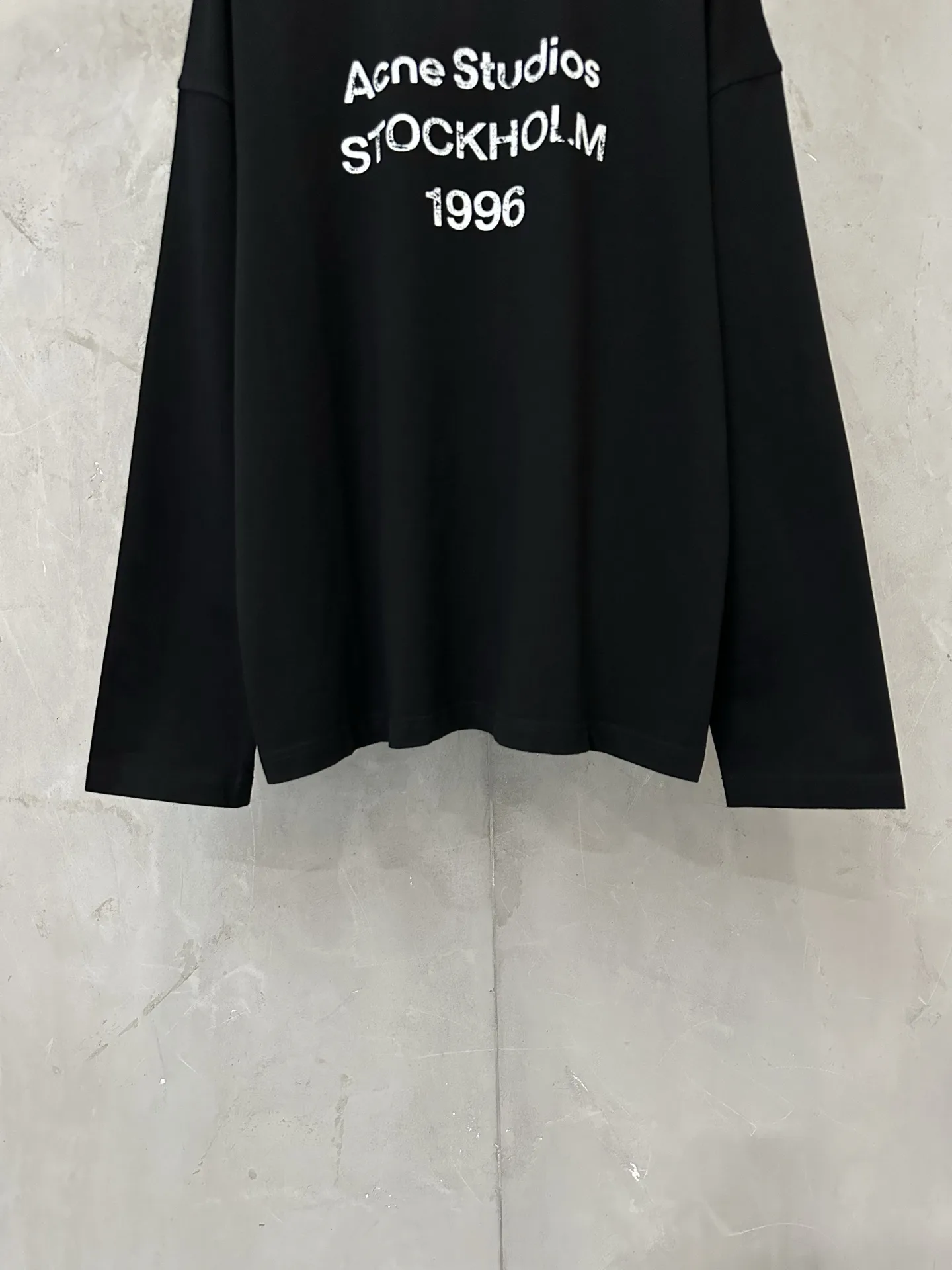 Logo Print Long-Sleeve T-Shirt D23023133 — view 4
