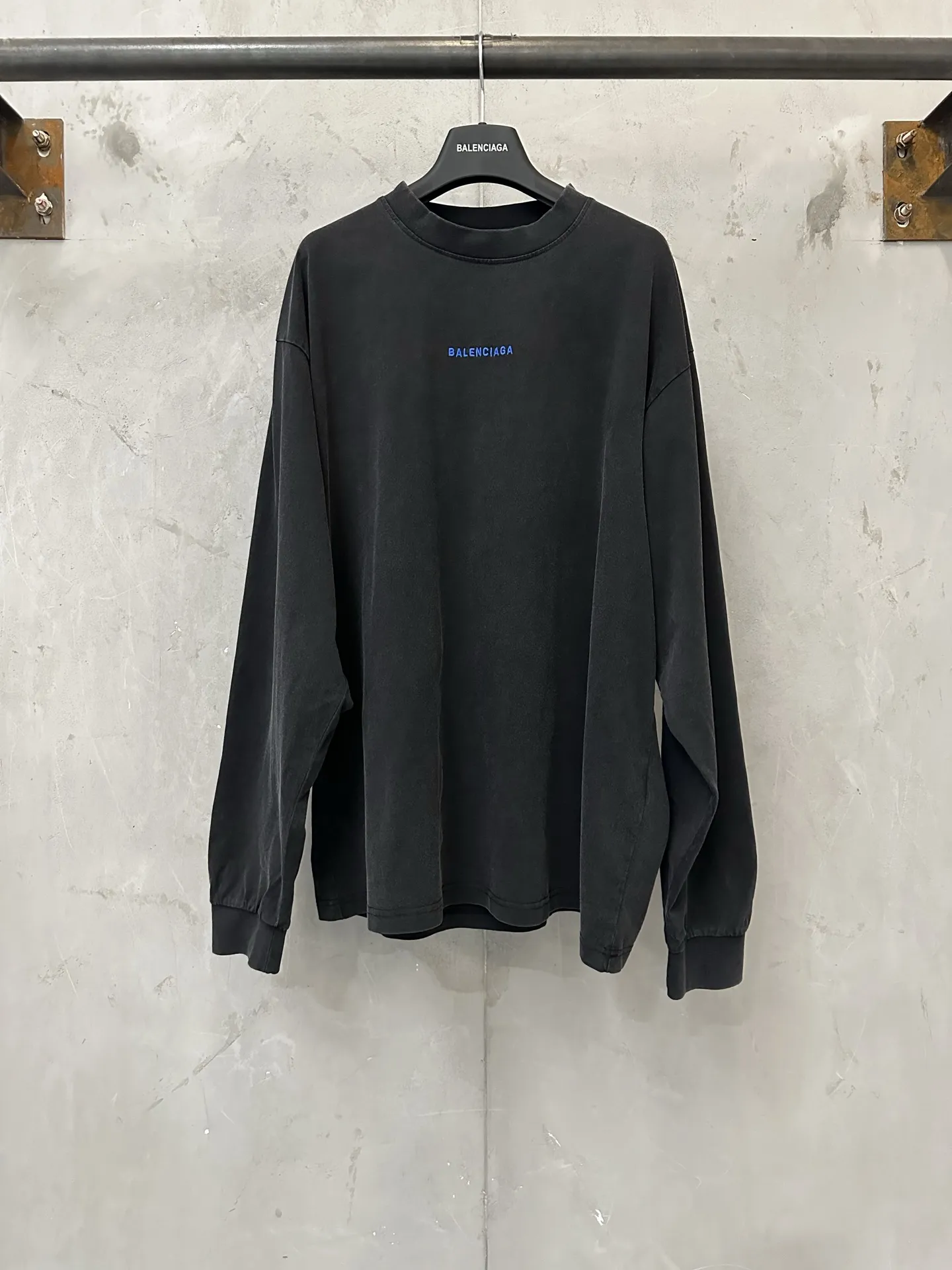 Logo Embroidered Long-Sleeve T-Shirt D23023074