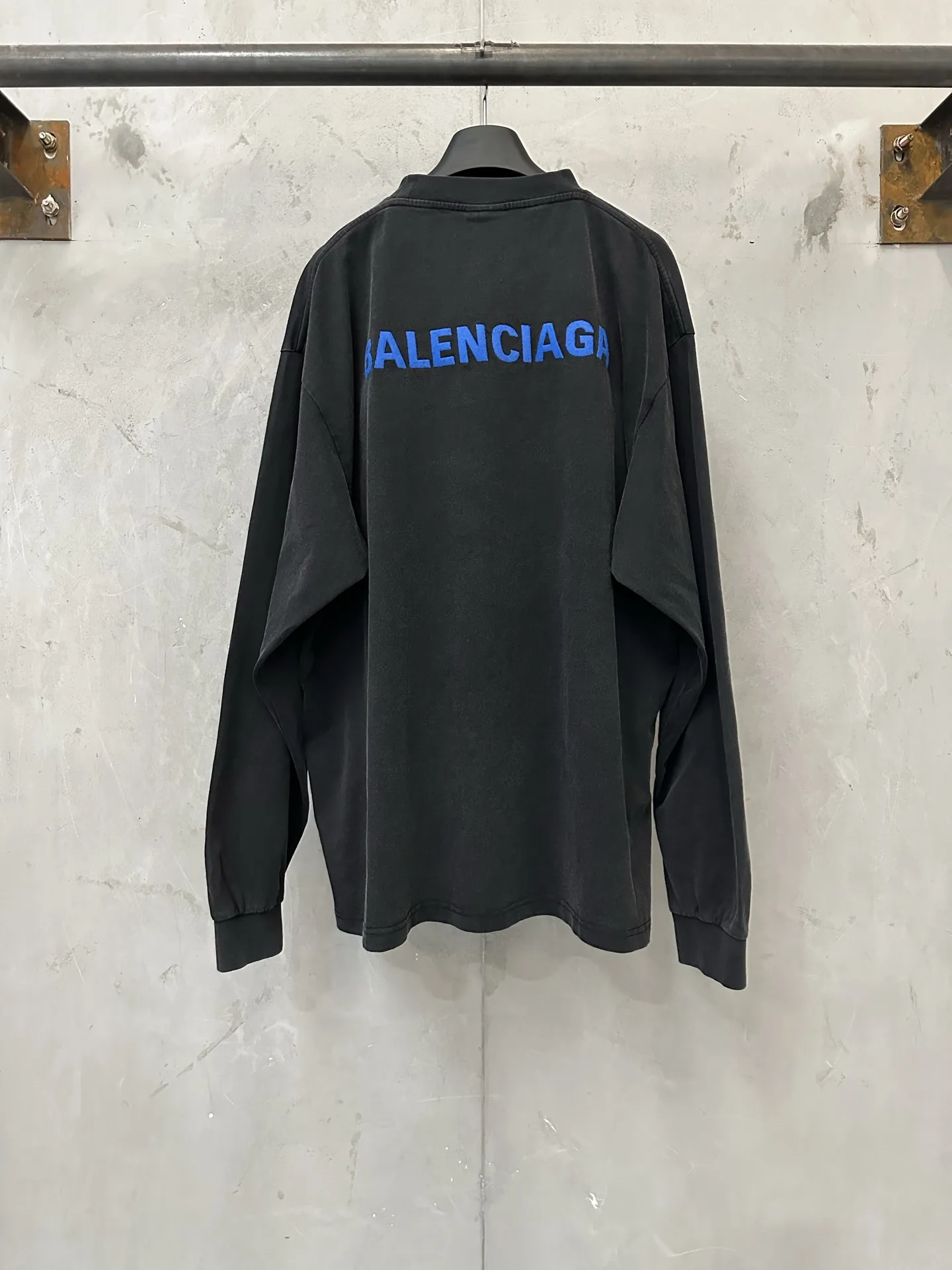 Logo Embroidered Long-Sleeve T-Shirt D23023074 — view 2