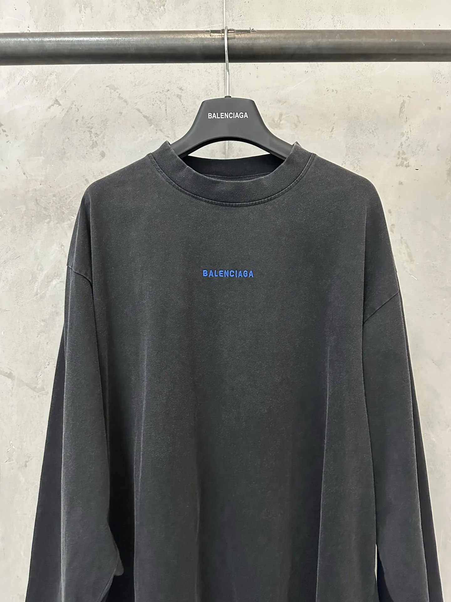 Logo Embroidered Long-Sleeve T-Shirt D23023074 — view 3