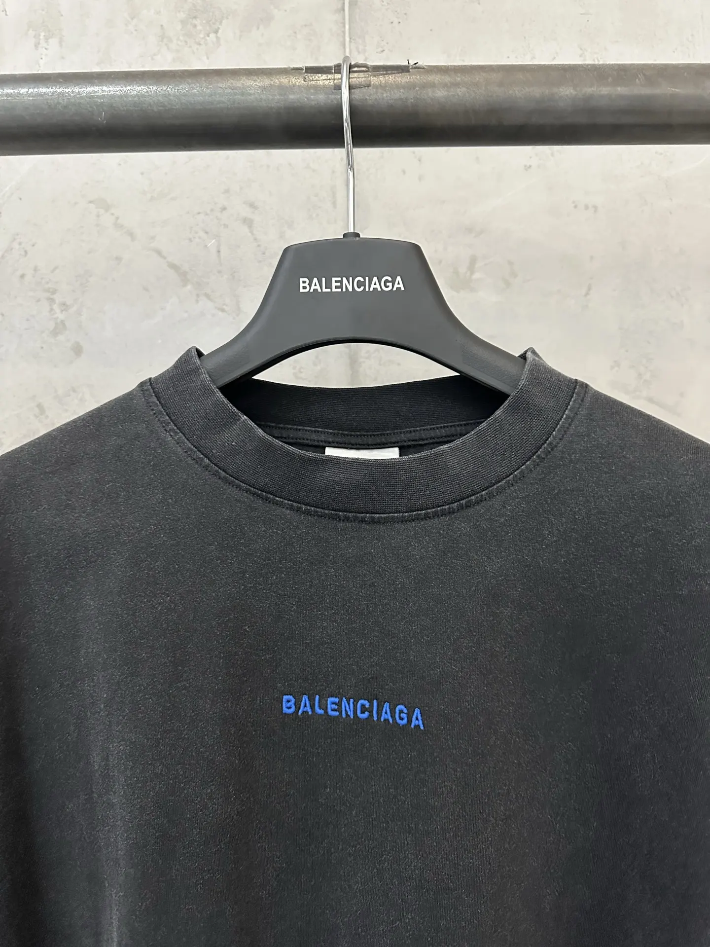 Logo Embroidered Long-Sleeve T-Shirt D23023074 — view 5
