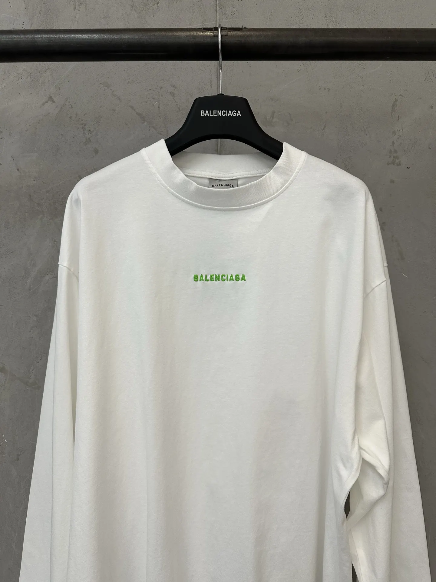 Logo Embroidered Long-Sleeve T-Shirt D23023076 — view 3