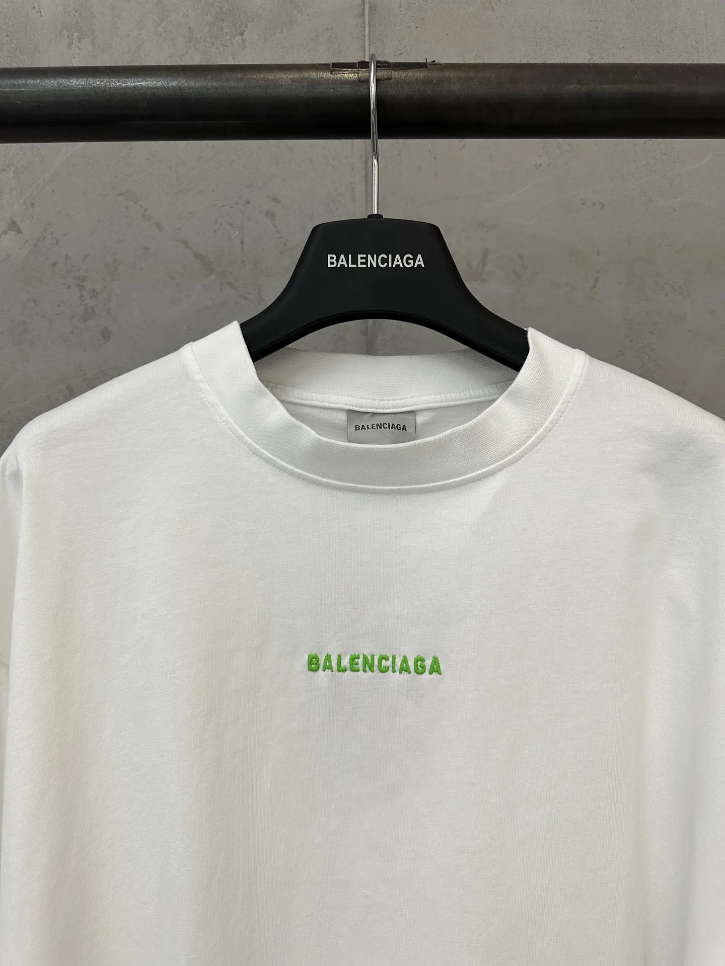 Logo Embroidered Long-Sleeve T-Shirt D23023076 — view 5