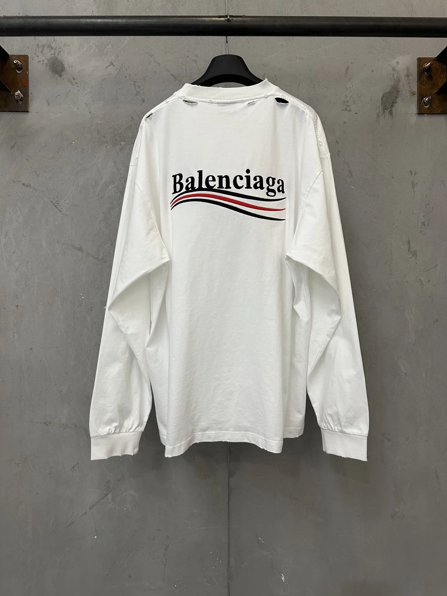 Political Campaign Distressed Long-Sleeve T-Shirt D23020649 — view 2