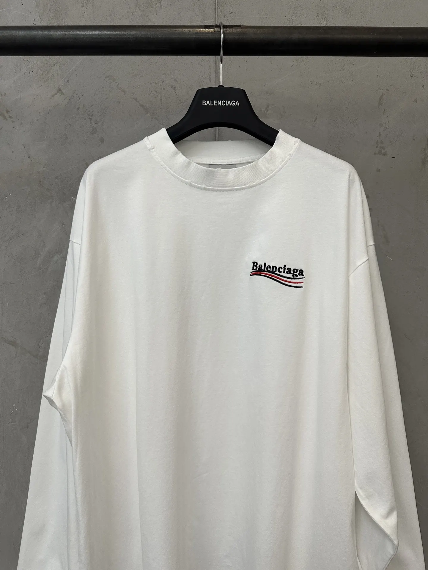 Political Campaign Distressed Long-Sleeve T-Shirt D23020649 — view 3