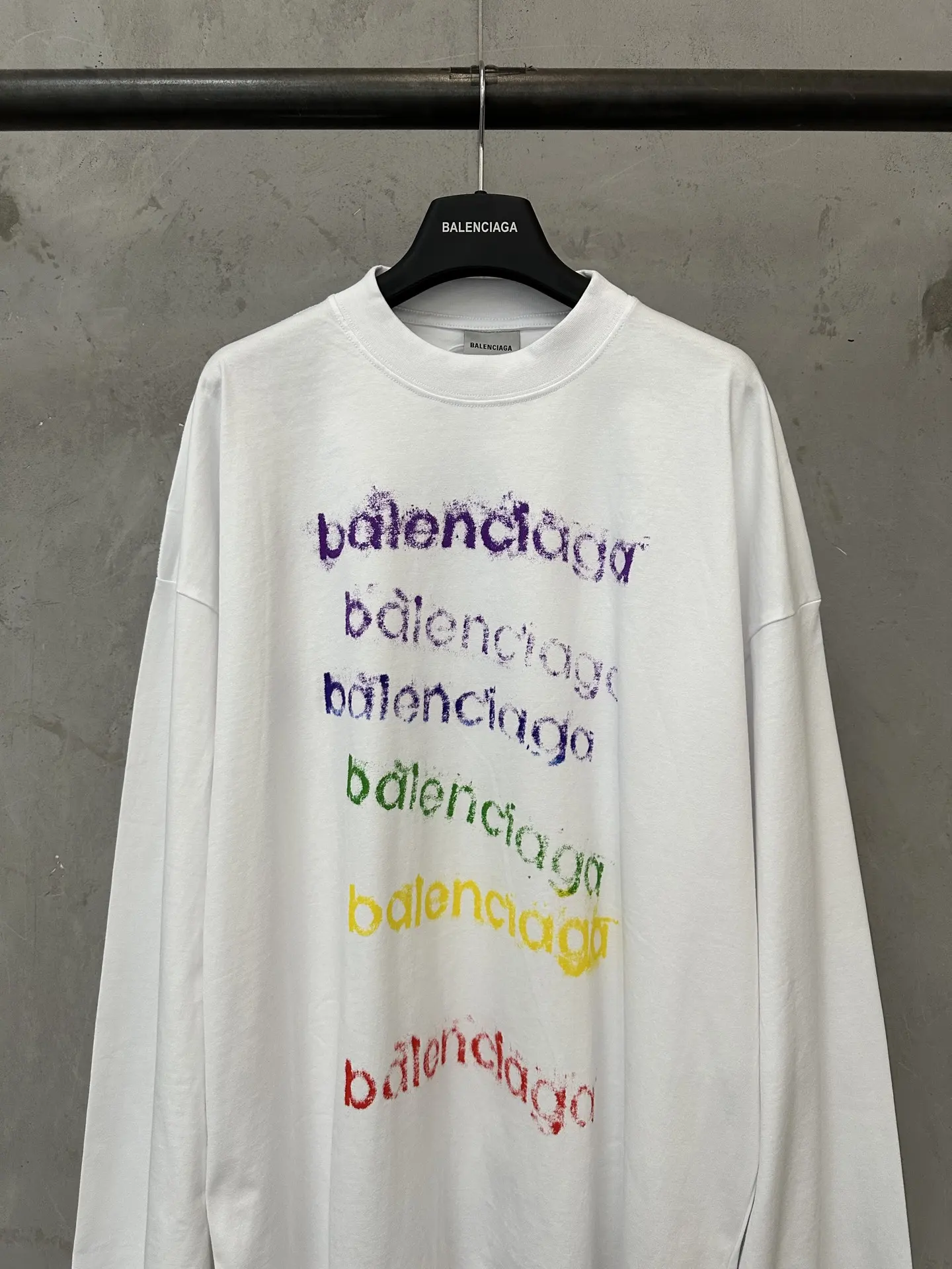 Rainbow Gradient Logo Long-Sleeve T-Shirt D23022295 — view 3