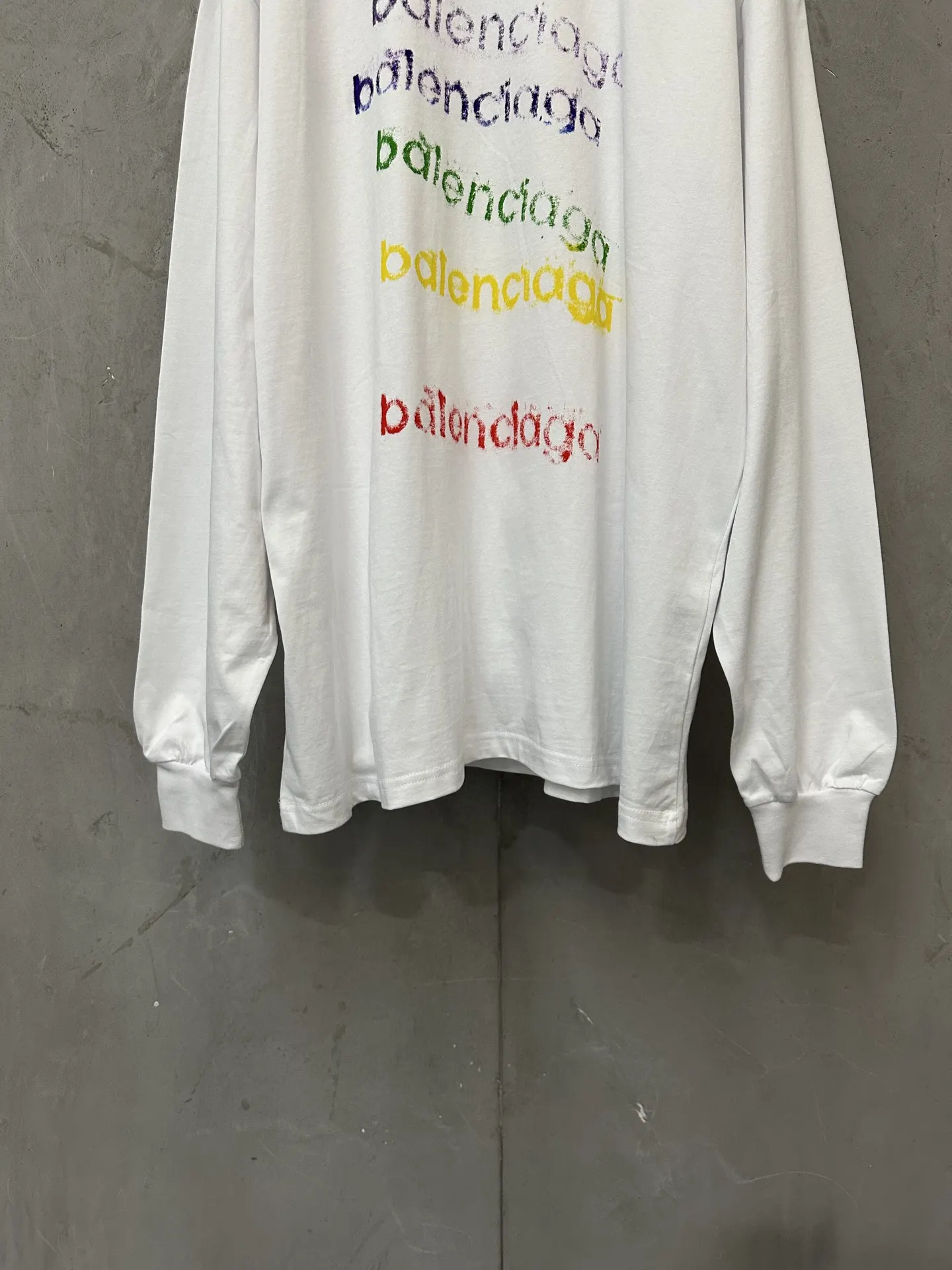 Rainbow Gradient Logo Long-Sleeve T-Shirt D23022295 — view 4