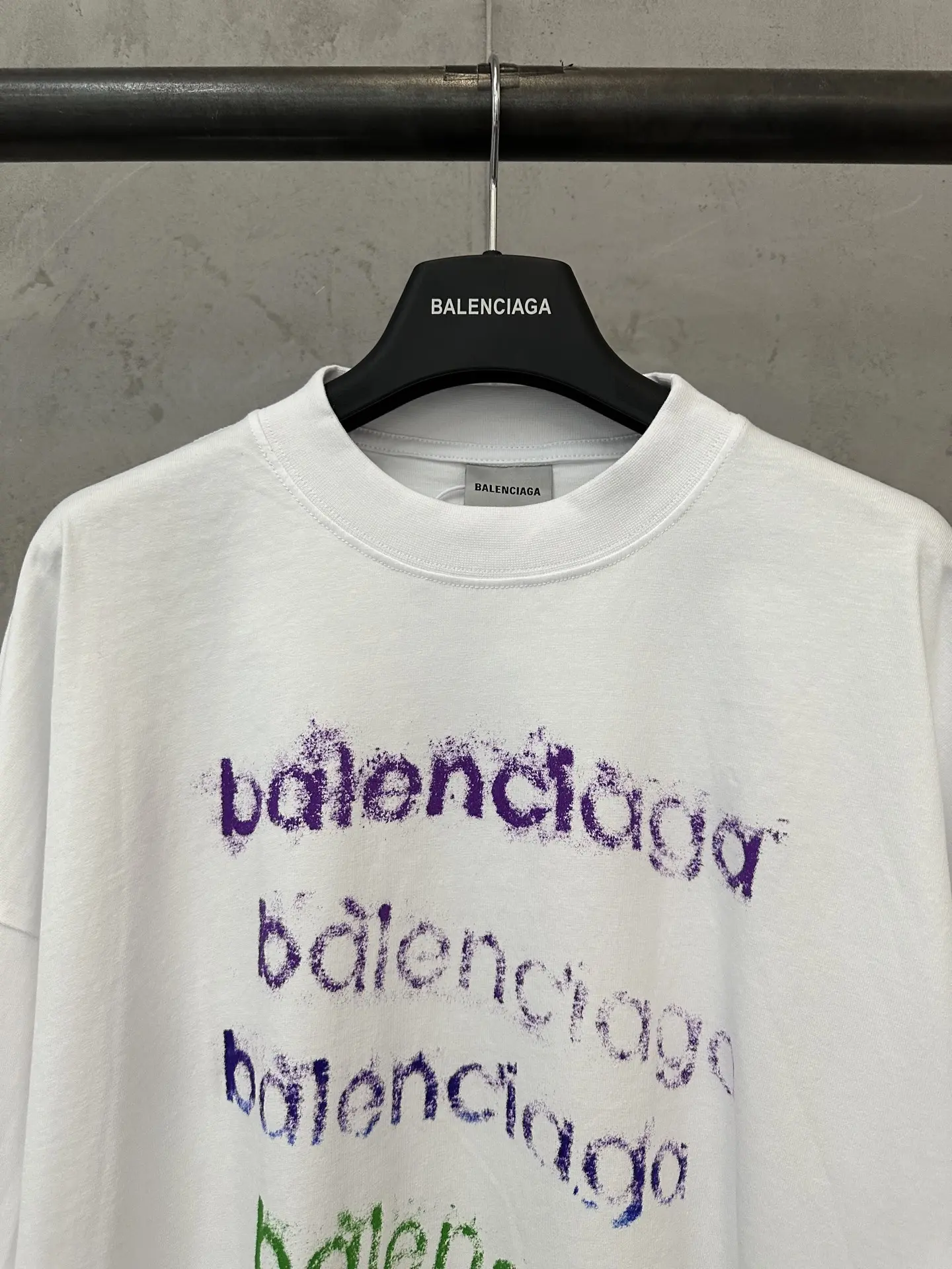 Rainbow Gradient Logo Long-Sleeve T-Shirt D23022295 — view 5