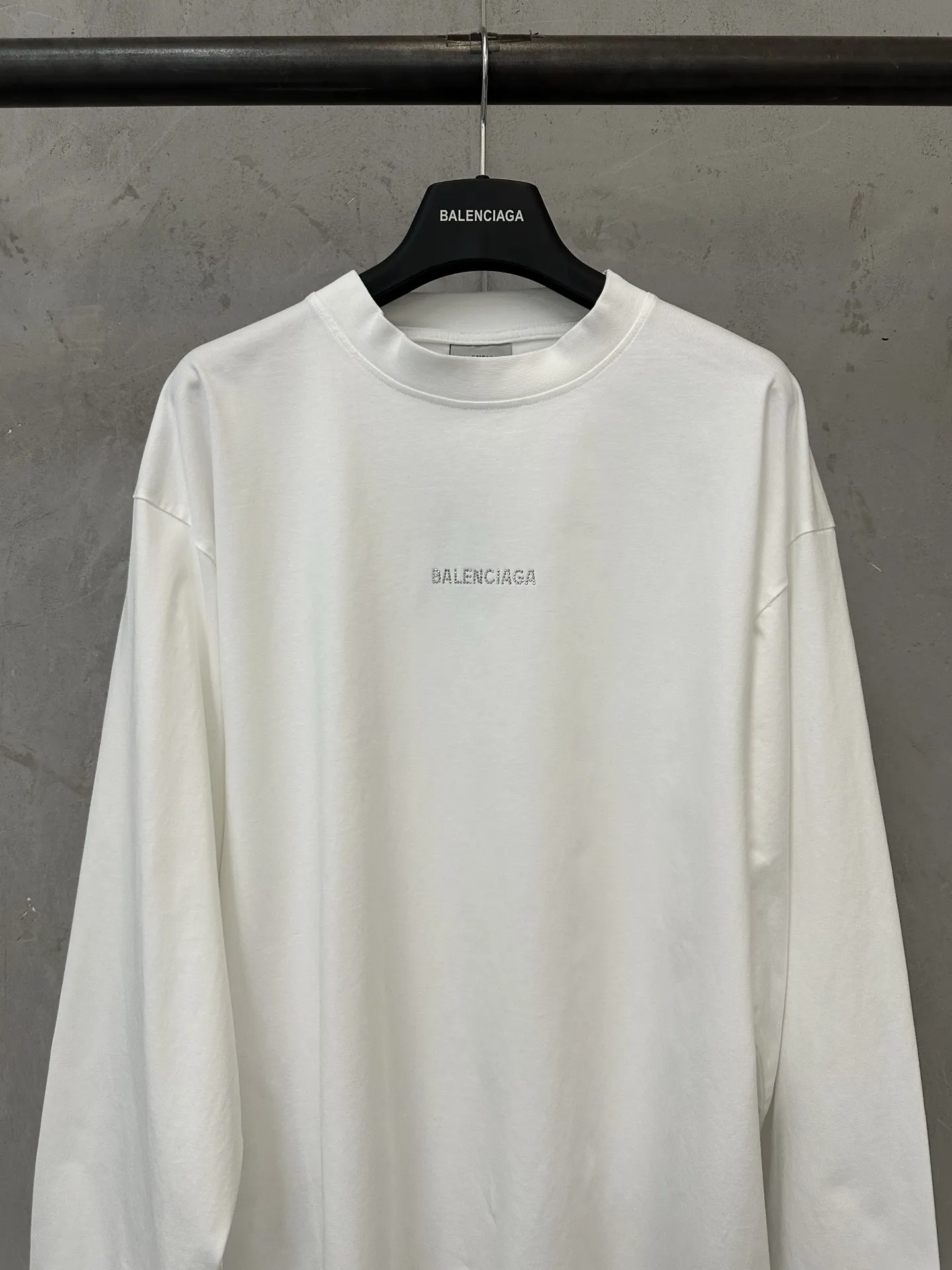 Rhinestone Logo Long-Sleeve T-Shirt D23023153 — view 3