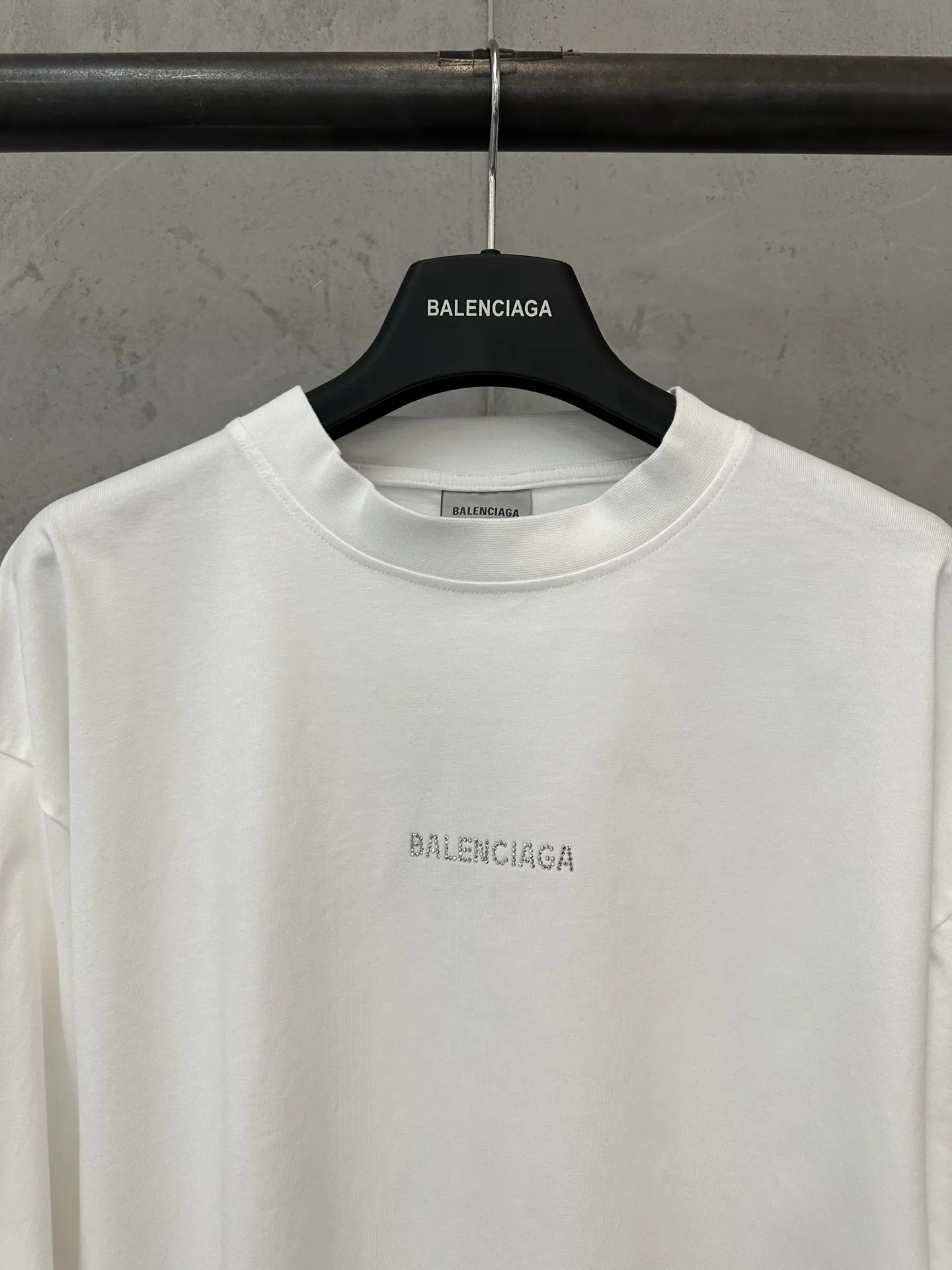 Rhinestone Logo Long-Sleeve T-Shirt D23023153 — view 5