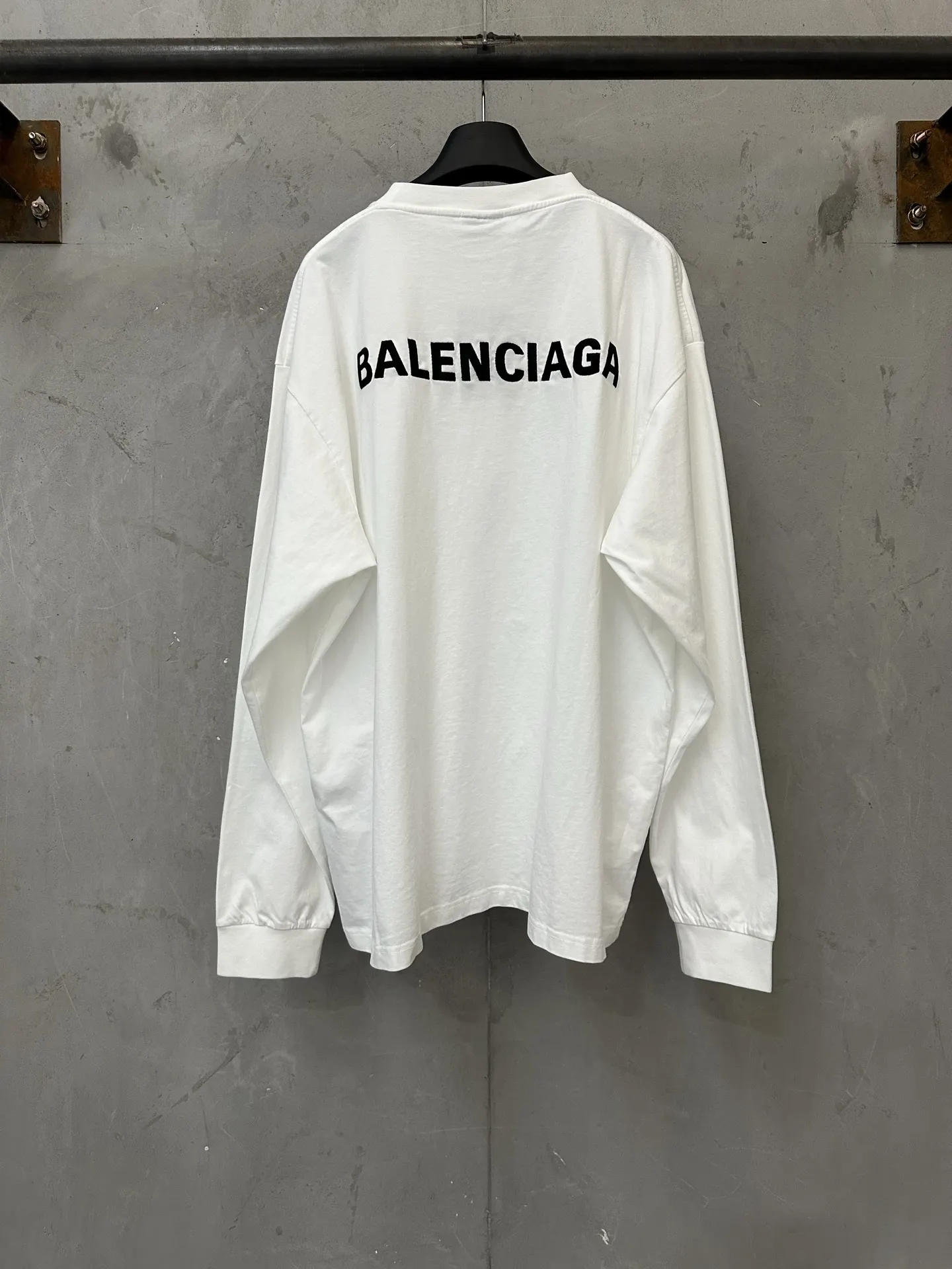 Logo Embroidery Long-Sleeve T-Shirt D23022230 — view 2