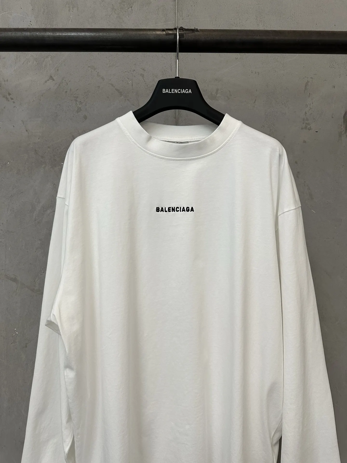 Logo Embroidery Long-Sleeve T-Shirt D23022230 — view 3