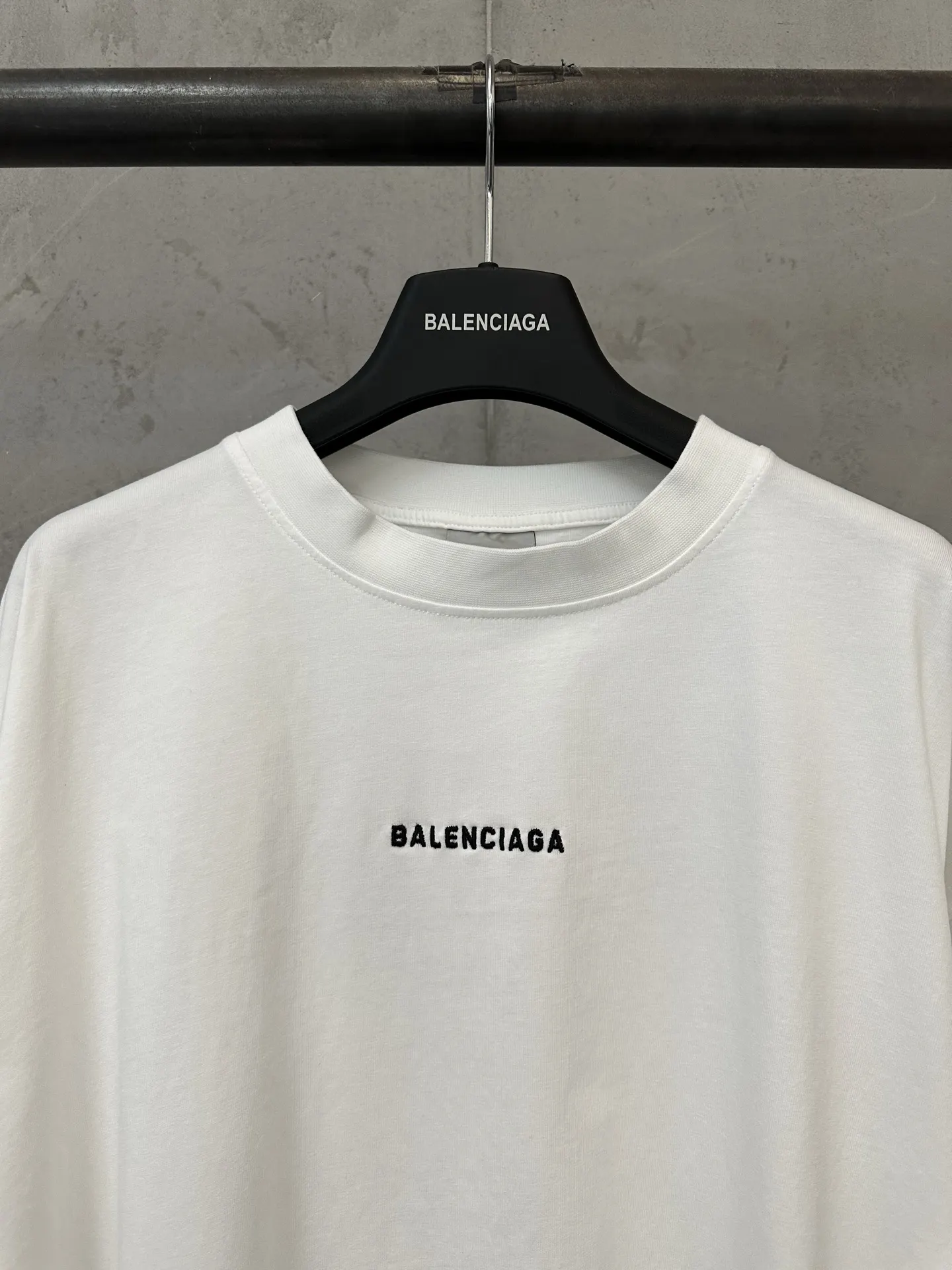 Logo Embroidery Long-Sleeve T-Shirt D23022230 — view 5