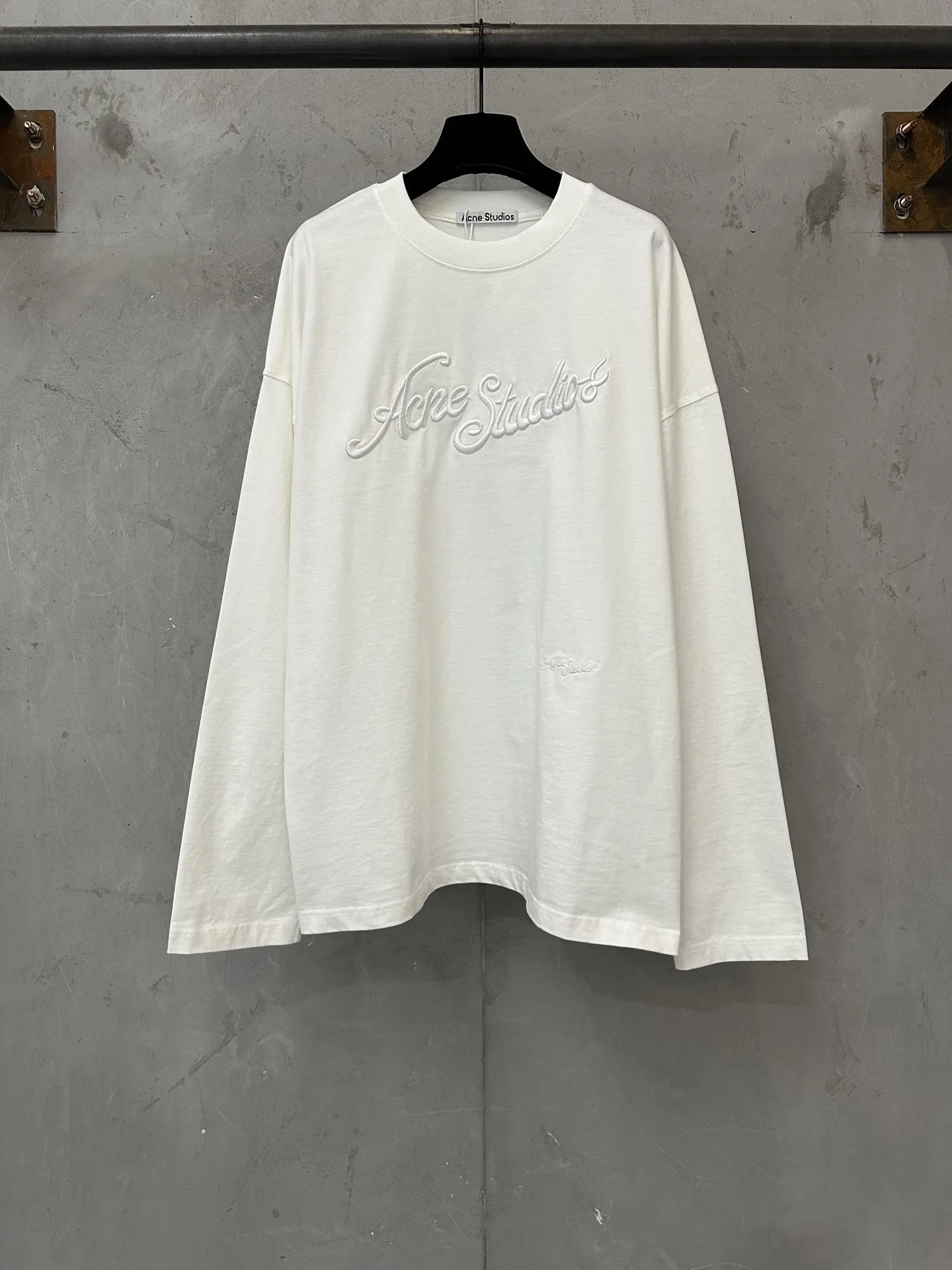 Embroidered Logo Oversized Long-Sleeve T-Shirt D23023125