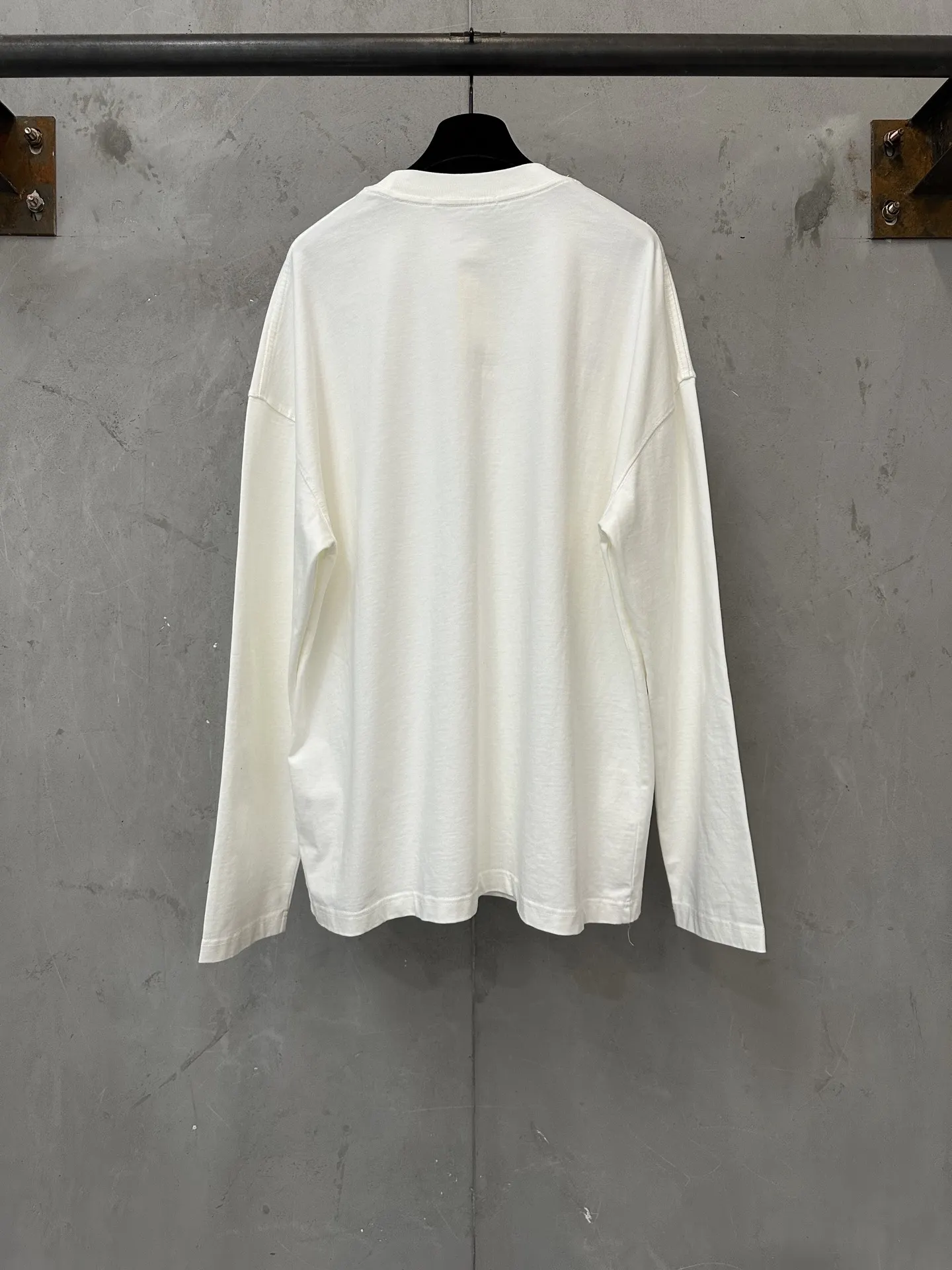 Embroidered Logo Oversized Long-Sleeve T-Shirt D23023125 — view 2