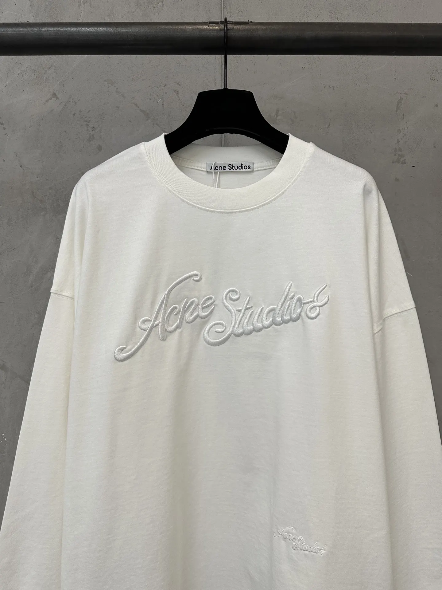 Embroidered Logo Oversized Long-Sleeve T-Shirt D23023125 — view 3