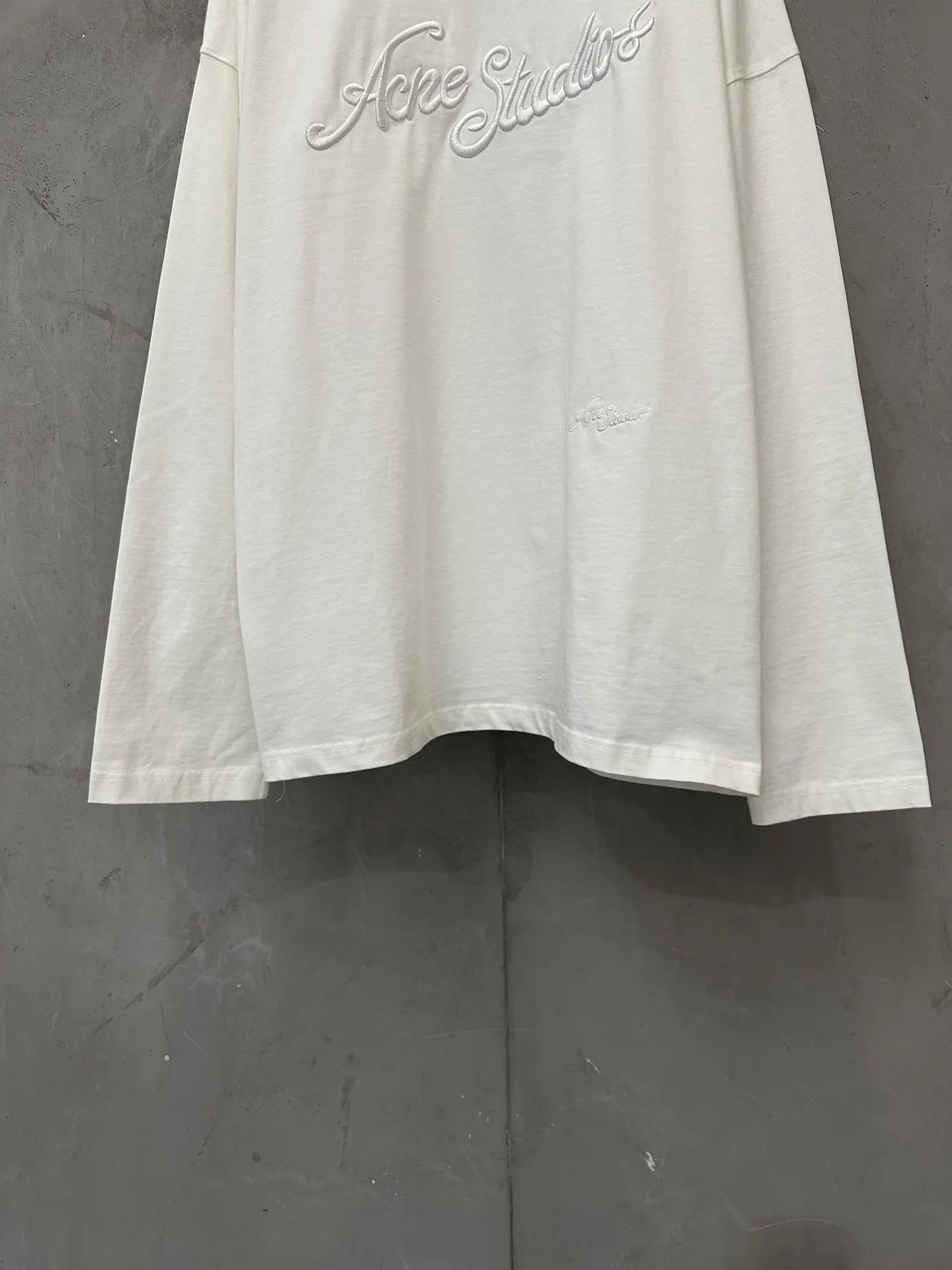 Embroidered Logo Oversized Long-Sleeve T-Shirt D23023125 — view 4