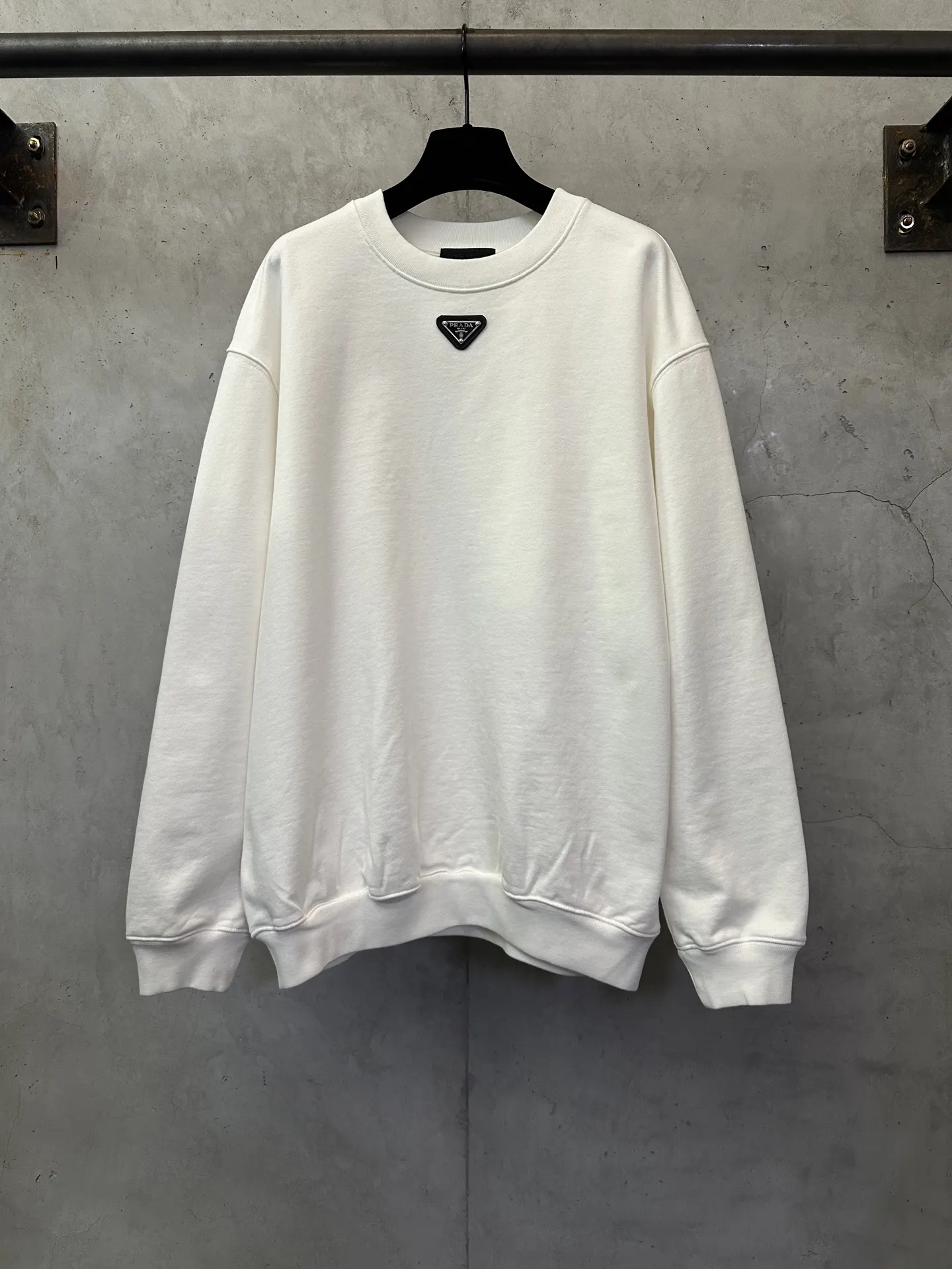 Logo-Patch Heavyweight Cotton Sweatshirt D25020533