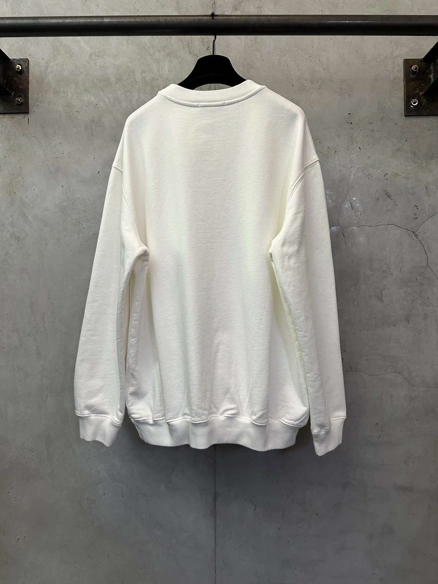 Logo-Patch Heavyweight Cotton Sweatshirt D25020533 — view 2