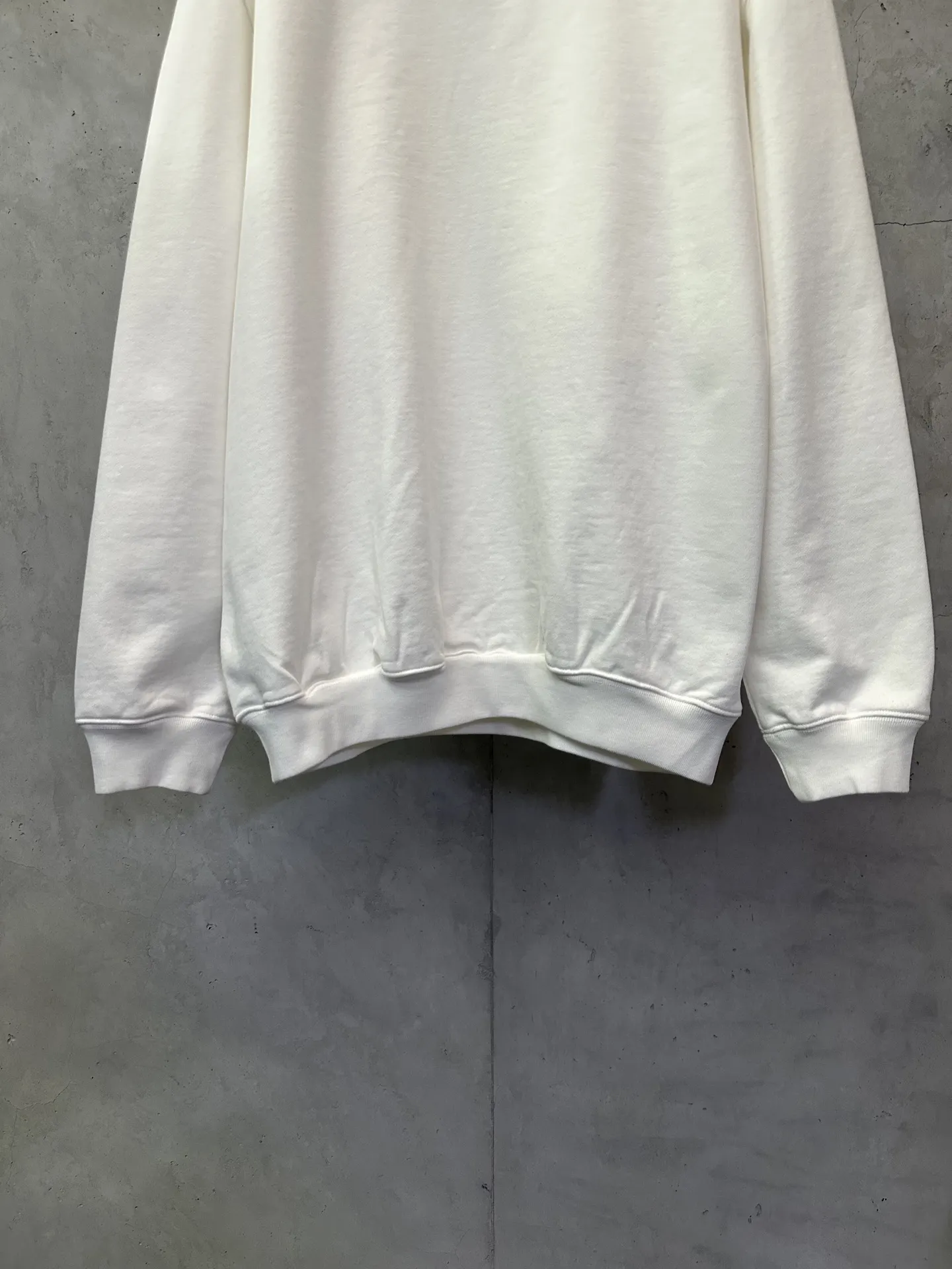 Logo-Patch Heavyweight Cotton Sweatshirt D25020533 — view 4