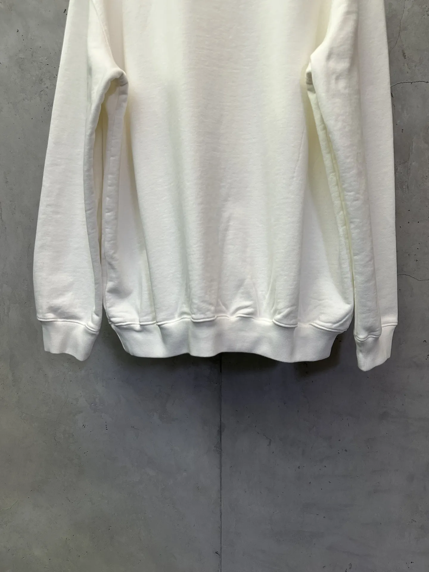 Logo-Patch Heavyweight Cotton Sweatshirt D25020533 — view 6