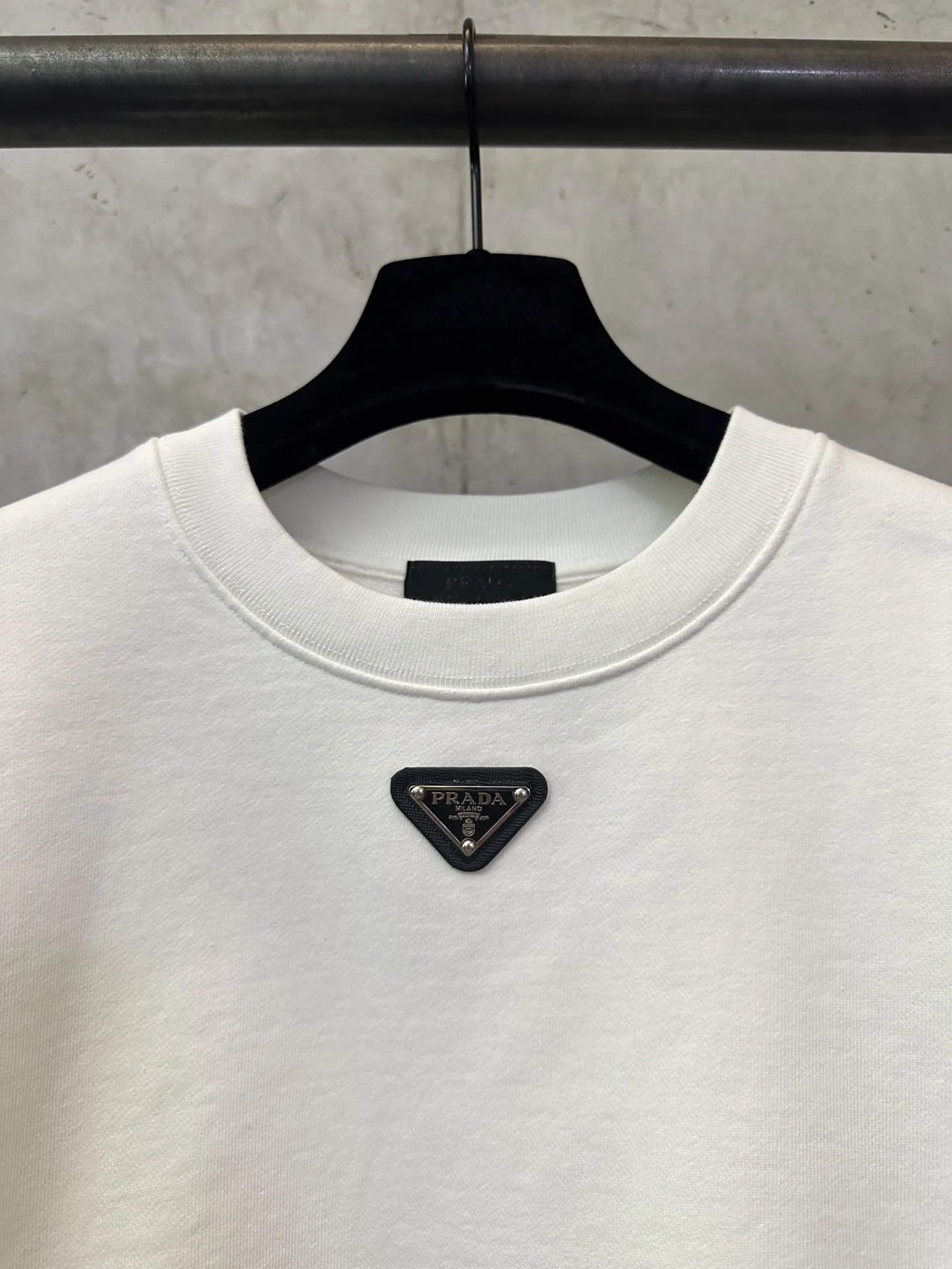 Logo-Patch Heavyweight Cotton Sweatshirt D25020533 — view 7