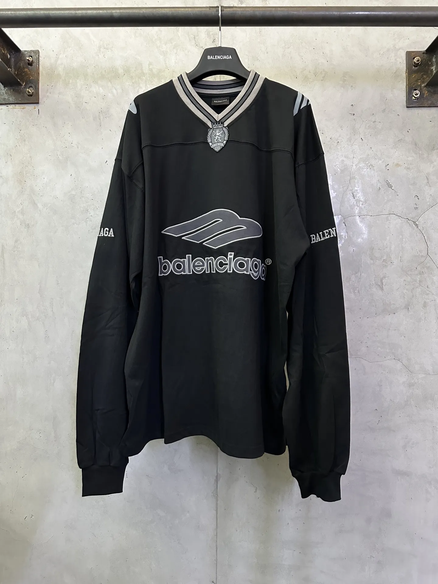 Football Embroidered Long-Sleeve Jersey D25511505